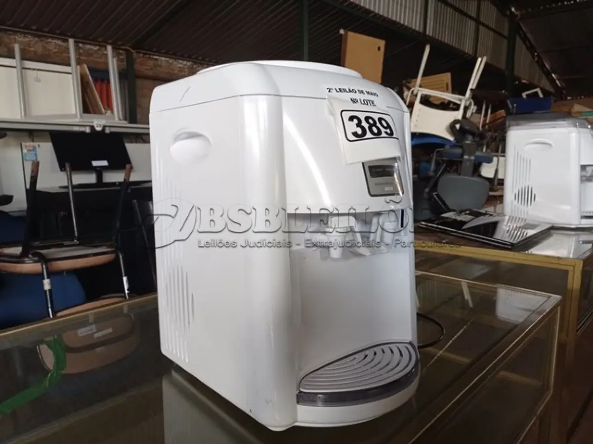 LOTE 389 - 01 BEBEDOURO PARA GARRAFÃO “ELETRÔNICO “MARCA LATINA 220V. (NO ESTADO) ATENÇÃO! FAZER A VISITAÇÃO ANTES DE ARREMATAR, NÃO SABEMOS SE FUNCIONA. LEILÃO NÃO TEM GARANTIA E NEM DEVOLUÇÃO, SUJEITO A POSSÍVEIS AVARIAS VISÍVEIS/OCULTAS E/OU AUSÊNCIA DE COMPONENTES.