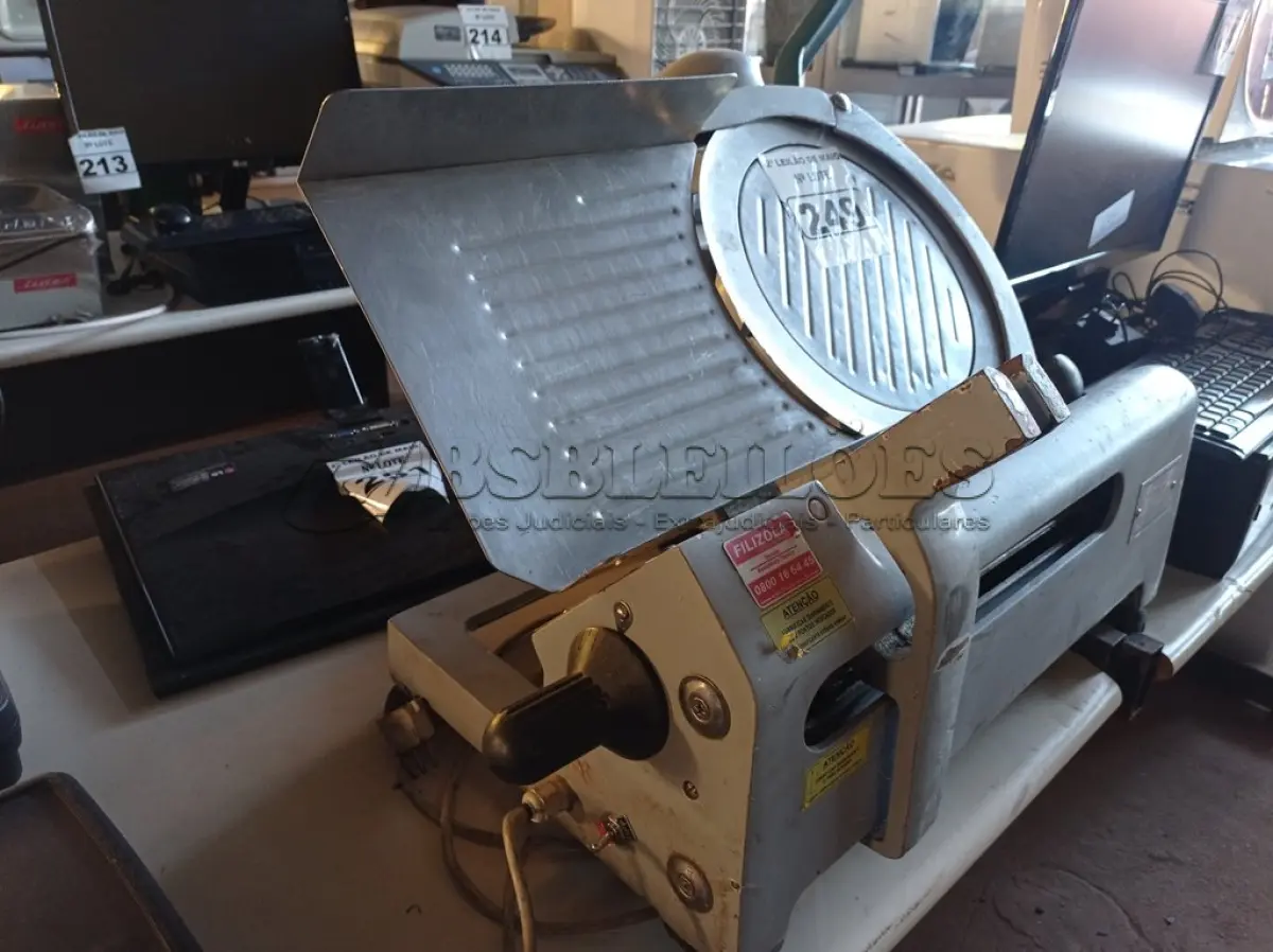 LOTE 249 - 01 FATIADOR DE FRIOS MARCA FILIZOLA. (NO ESTADO) ATENÇÃO! FAZER A VISITAÇÃO ANTES DE ARREMATAR, NÃO SABEMOS SE FUNCIONA. LEILÃO NÃO TEM GARANTIA E NEM DEVOLUÇÃO, SUJEITO A POSSÍVEIS AVARIAS VISÍVEIS/OCULTAS E/OU AUSÊNCIA DE COMPONENTES.
