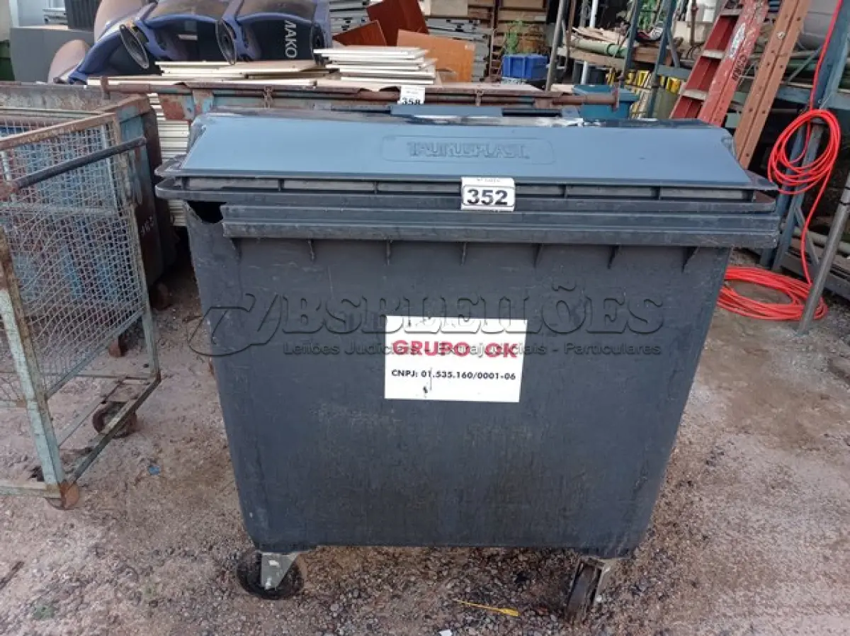 LOTE 352 - 01 CONTAINER PARA LIXO. (NO ESTADO) ATENÇÃO! FAZER A VISITAÇÃO ANTES DE ARREMATAR, NÃO SABEMOS SE FUNCIONA. LEILÃO NÃO TEM GARANTIA E NEM DEVOLUÇÃO, SUJEITO A POSSÍVEIS AVARIAS VISÍVEIS/OCULTAS E/OU AUSÊNCIA DE COMPONENTES.