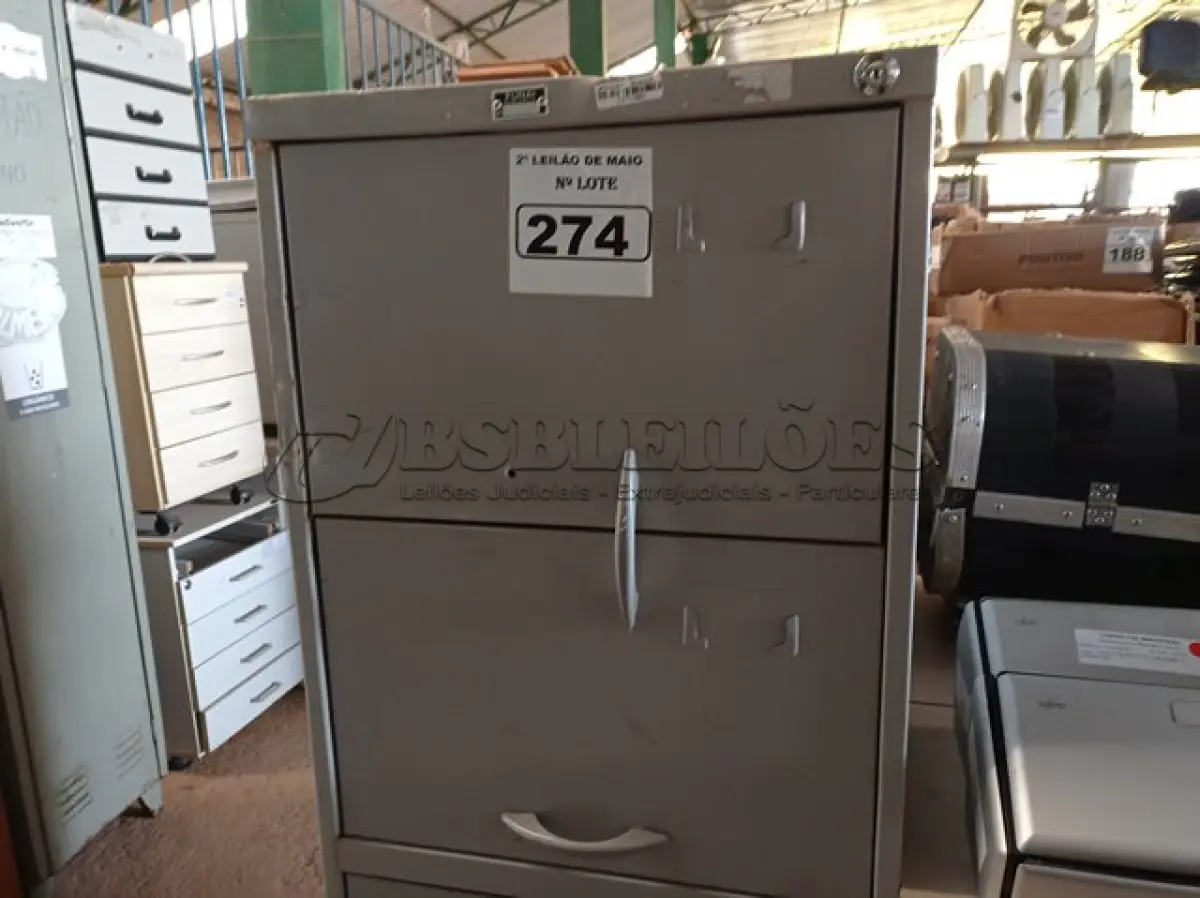 LOTE 274 - 01 ARQUIVO DE AÇO COM 04 GAVETAS. (NO ESTADO) ATENÇÃO! FAZER A VISITAÇÃO ANTES DE ARREMATAR, NÃO SABEMOS SE FUNCIONA. LEILÃO NÃO TEM GARANTIA E NEM DEVOLUÇÃO, SUJEITO A POSSÍVEIS AVARIAS VISÍVEIS/OCULTAS E/OU AUSÊNCIA DE COMPONENTES.