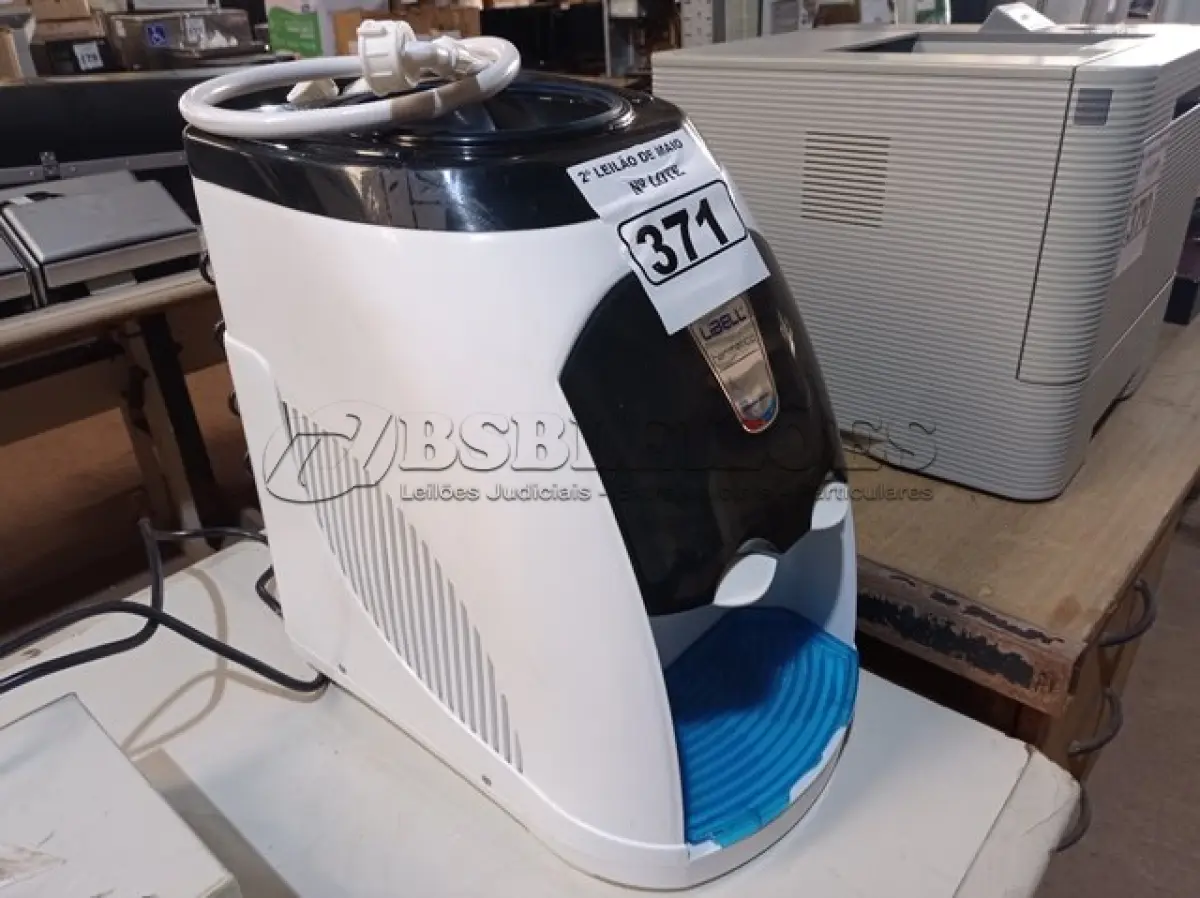 LOTE 371 - 01 BEBEDOURO PARA GARRAFÃO “REFRIGERADO” MARCA LIBELL 220V. (NO ESTADO) ATENÇÃO! FAZER A VISITAÇÃO ANTES DE ARREMATAR, NÃO SABEMOS SE FUNCIONA. LEILÃO NÃO TEM GARANTIA E NEM DEVOLUÇÃO, SUJEITO A POSSÍVEIS AVARIAS VISÍVEIS/OCULTAS E/OU AUSÊNCIA DE COMPONENTES.