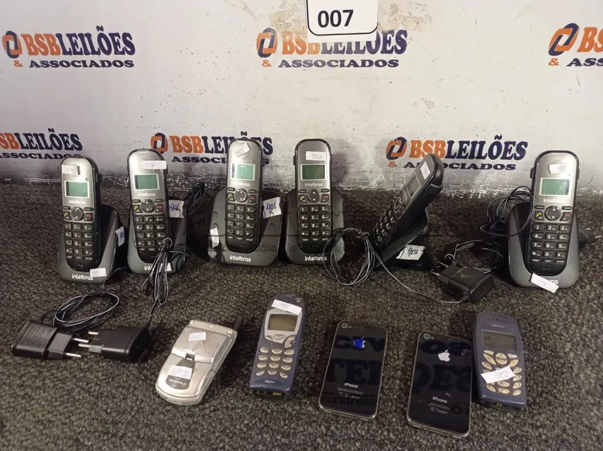 LOTE 007 - 01 LOTE COM VÁRIOS APARELHOS TELEFONE SEM FIO. (NO ESTADO) ATENÇÃO! FAZER A VISITAÇÃO ANTES DE ARREMATAR, NÃO SABEMOS SE FUNCIONA. LEILÃO NÃO TEM GARANTIA E NEM DEVOLUÇÃO, SUJEITO A POSSÍVEIS AVARIAS VISÍVEIS/OCULTAS E/OU AUSÊNCIA DE COMPONENTES.