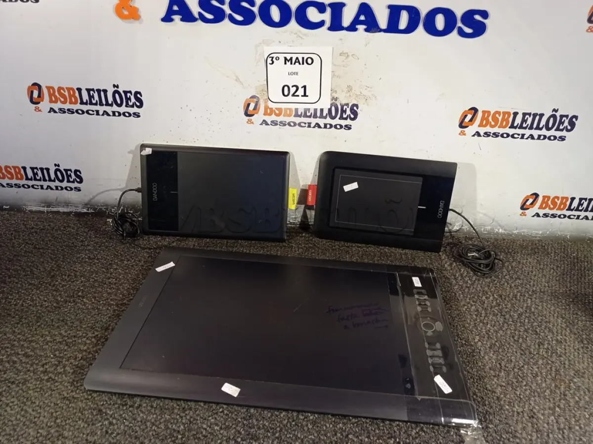 LOTE 021 - 03 MESAS DIGITALIZADORAS WACON. (NO ESTADO) ATENÇÃO! FAZER A VISITAÇÃO ANTES DE ARREMATAR, NÃO SABEMOS SE FUNCIONA. LEILÃO NÃO TEM GARANTIA E NEM DEVOLUÇÃO, SUJEITO A POSSÍVEIS AVARIAS VISÍVEIS/OCULTAS E/OU AUSÊNCIA DE COMPONENTES.