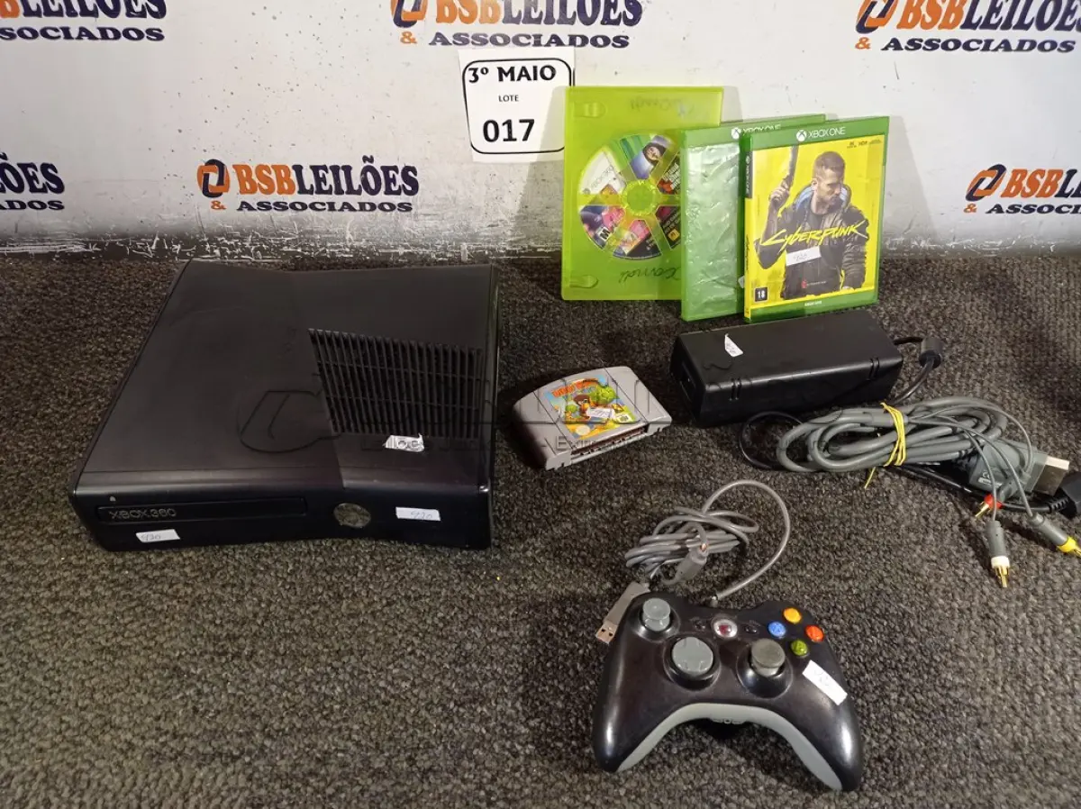 LOTE 017 - 01 EXBOX360 COM FONTE, 02 JOGOS E 01 CONTROLE. (NO ESTADO) ATENÇÃO! FAZER A VISITAÇÃO ANTES DE ARREMATAR, NÃO SABEMOS SE FUNCIONA. LEILÃO NÃO TEM GARANTIA E NEM DEVOLUÇÃO, SUJEITO A POSSÍVEIS AVARIAS VISÍVEIS/OCULTAS E/OU AUSÊNCIA DE COMPONENTES.