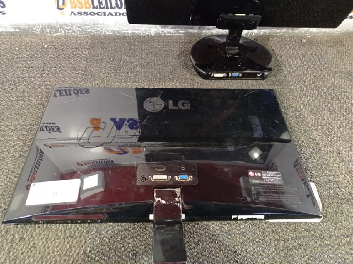 LOTE 295 - 01 MONITOR MARCA LG FLATROM E2260V-PN E 01 MONITOR MARCA AOC. (NO ESTADO) ATENÇÃO! FAZER A VISITAÇÃO ANTES DE ARREMATAR, NÃO SABEMOS SE FUNCIONA. LEILÃO NÃO TEM GARANTIA E NEM DEVOLUÇÃO, SUJEITO A POSSÍVEIS AVARIAS VISÍVEIS/OCULTAS E/OU AUSÊNCIA DE COMPONENTES.