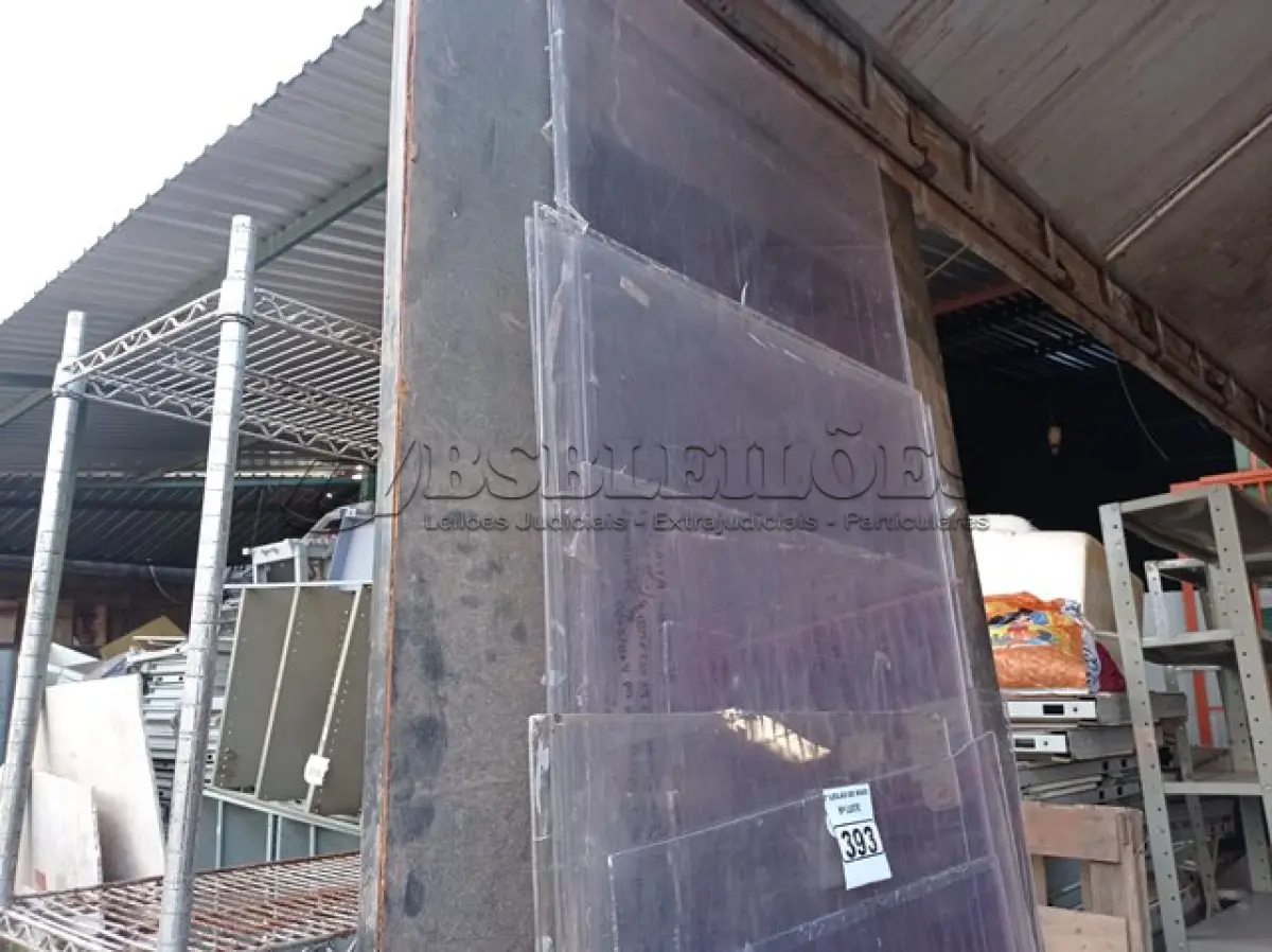 LOTE 393 - 01 TAMPO DE MESA E VÁRIOS RECORTES DE ACRÍLICO. (NO ESTADO) ATENÇÃO! FAZER A VISITAÇÃO ANTES DE ARREMATAR, NÃO SABEMOS SE FUNCIONA. LEILÃO NÃO TEM GARANTIA E NEM DEVOLUÇÃO, SUJEITO A POSSÍVEIS AVARIAS VISÍVEIS/OCULTAS E/OU AUSÊNCIA DE COMPONENTES.
