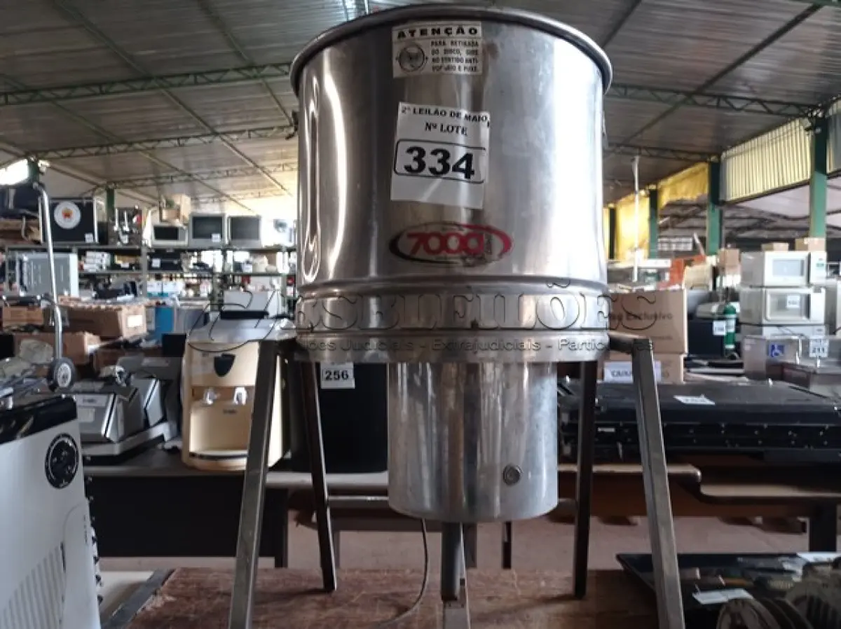 LOTE 334 - 01 DESCASCADOR DE BATATAS E 01 ESPUMADEIRA. (NO ESTADO) ATENÇÃO! FAZER A VISITAÇÃO ANTES DE ARREMATAR, NÃO SABEMOS SE FUNCIONA. LEILÃO NÃO TEM GARANTIA E NEM DEVOLUÇÃO, SUJEITO A POSSÍVEIS AVARIAS VISÍVEIS/OCULTAS E/OU AUSÊNCIA DE COMPONENTES.