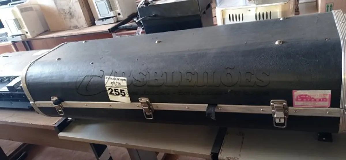 LOTE 255 - 01 CASE. (NO ESTADO) ATENÇÃO! FAZER A VISITAÇÃO ANTES DE ARREMATAR, NÃO SABEMOS SE FUNCIONA. LEILÃO NÃO TEM GARANTIA E NEM DEVOLUÇÃO, SUJEITO A POSSÍVEIS AVARIAS VISÍVEIS/OCULTAS E/OU AUSÊNCIA DE COMPONENTES.