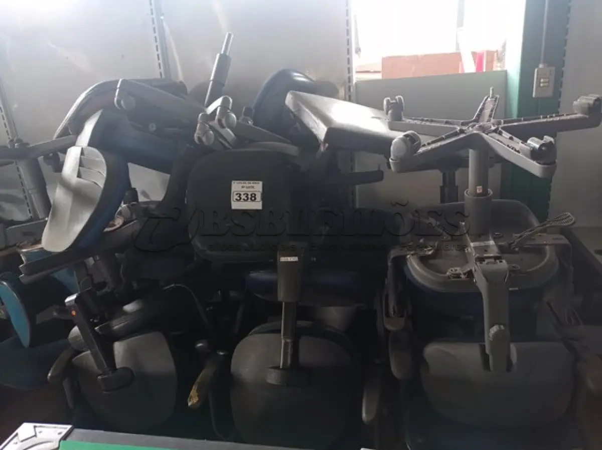 LOTE 338 - 01 LOTE COM VÁRIAS CADEIRAS MARCAS E MODELOS DIVERSOS. (NO ESTADO) ATENÇÃO! FAZER A VISITAÇÃO ANTES DE ARREMATAR, NÃO SABEMOS SE FUNCIONA. LEILÃO NÃO TEM GARANTIA E NEM DEVOLUÇÃO, SUJEITO A POSSÍVEIS AVARIAS VISÍVEIS/OCULTAS E/OU AUSÊNCIA DE COMPONENTES.