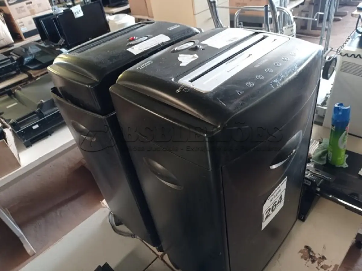 LOTE 264 - 02 FRAGMENTADORAS DE PAPEL. (NO ESTADO) ATENÇÃO! FAZER A VISITAÇÃO ANTES DE ARREMATAR, NÃO SABEMOS SE FUNCIONA. LEILÃO NÃO TEM GARANTIA E NEM DEVOLUÇÃO, SUJEITO A POSSÍVEIS AVARIAS VISÍVEIS/OCULTAS E/OU AUSÊNCIA DE COMPONENTES.