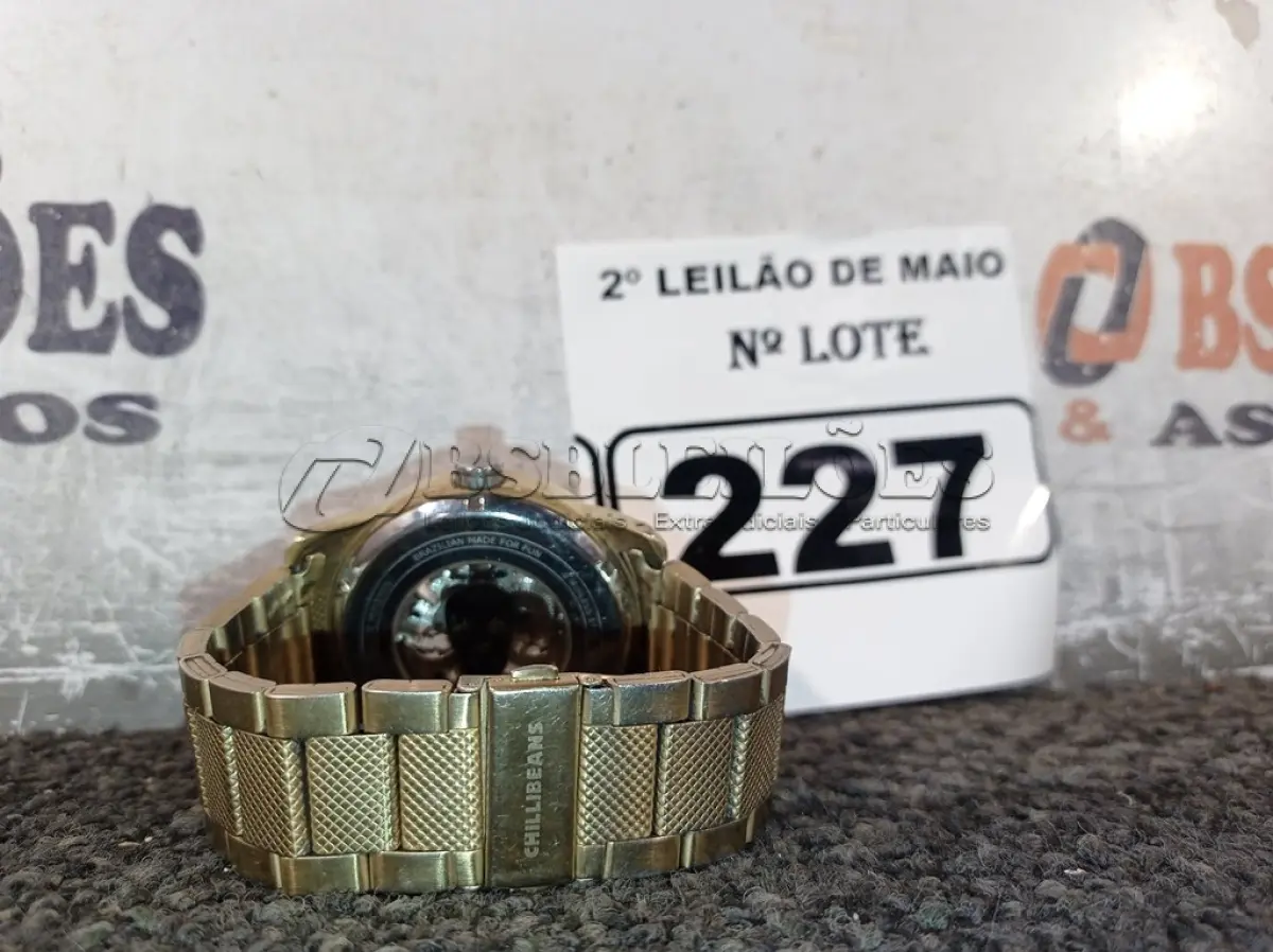 LOTE 227 - 01 RELÓGIO DE PULSO ANALÓGICO. (NO ESTADO) ATENÇÃO! FAZER A VISITAÇÃO ANTES DE ARREMATAR, NÃO SABEMOS SE FUNCIONA. LEILÃO NÃO TEM GARANTIA E NEM DEVOLUÇÃO, SUJEITO A POSSÍVEIS AVARIAS VISÍVEIS/OCULTAS E/OU AUSÊNCIA DE COMPONENTES.