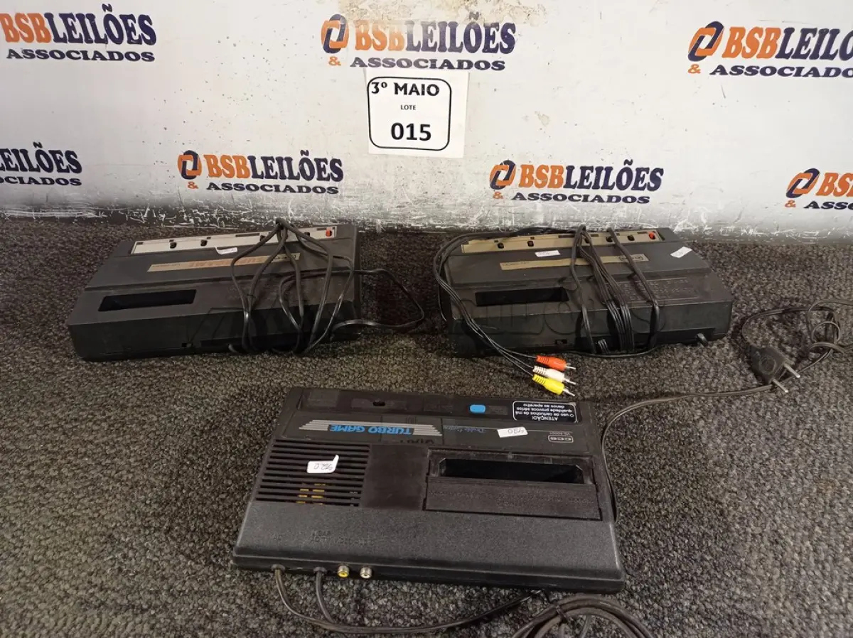 LOTE 015 - 01 TURBO GAME VG-90007, 01 VG-2800 E 01 SUPER GAME -2800 MARCA CCE. (NO ESTADO) ATENÇÃO! FAZER A VISITAÇÃO ANTES DE ARREMATAR, NÃO SABEMOS SE FUNCIONA. LEILÃO NÃO TEM GARANTIA E NEM DEVOLUÇÃO, SUJEITO A POSSÍVEIS AVARIAS VISÍVEIS/OCULTAS E/OU AUSÊNCIA DE COMPONENTES.