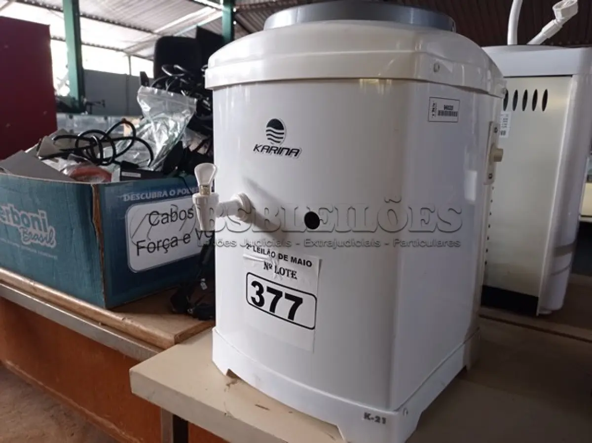 LOTE 377 - 01 BEBEDOURO PARA GARRAFÃO “REFRIGERADO” MARCA KARINA 220V. (NO ESTADO) ATENÇÃO! FAZER A VISITAÇÃO ANTES DE ARREMATAR, NÃO SABEMOS SE FUNCIONA. LEILÃO NÃO TEM GARANTIA E NEM DEVOLUÇÃO, SUJEITO A POSSÍVEIS AVARIAS VISÍVEIS/OCULTAS E/OU AUSÊNCIA DE COMPONENTES.