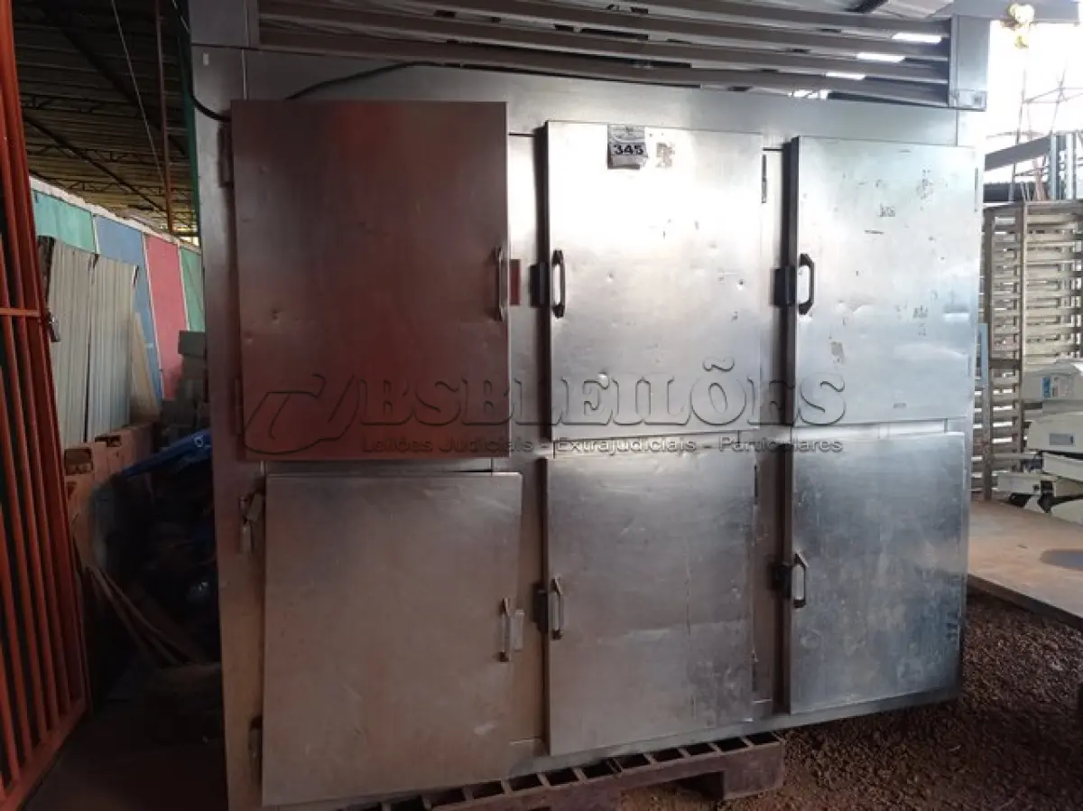 LOTE 345 - 01 GELADEIRA INDUSTRIAL EM INOX COM 06 PORTAS. (NO ESTADO) ATENÇÃO! FAZER A VISITAÇÃO ANTES DE ARREMATAR, NÃO SABEMOS SE FUNCIONA. LEILÃO NÃO TEM GARANTIA E NEM DEVOLUÇÃO, SUJEITO A POSSÍVEIS AVARIAS VISÍVEIS/OCULTAS E/OU AUSÊNCIA DE COMPONENTES.