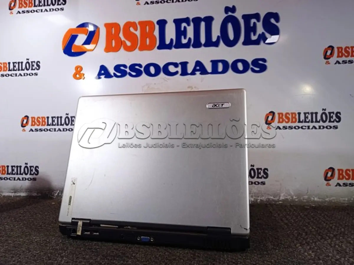 LOTE 270 - 01 NOTEBOOK MARCA ACER. (NO ESTADO) ATENÇÃO! FAZER A VISITAÇÃO ANTES DE ARREMATAR, NÃO SABEMOS SE FUNCIONA. LEILÃO NÃO TEM GARANTIA E NEM DEVOLUÇÃO, SUJEITO A POSSÍVEIS AVARIAS VISÍVEIS/OCULTAS E/OU AUSÊNCIA DE COMPONENTES.
