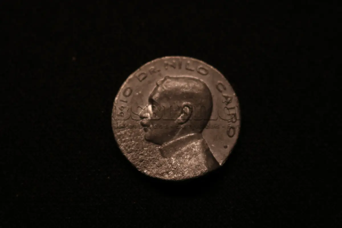 LOTE 026 - LOTE 26 – MEDALHAS SAÚDE 	MEDALHA	OBSERVAÇÕES 1.		Homenagem ao Professor Victor Ferreira do Amaral e Silva. 1934.  Gravador: José Peón	Dourada – envelope da Coleção Júlio Estrella Moreira 2.		Homenagem ao Professor Victor Ferreira do Amaral e Silva. 1934.  Gravador: José Peón	Dourada 3.		Homenagem ao Professor Victor Ferreira do Amaral e Silva. 1934.  Gravador: José Peón	Dourada 4.		Santa Casa de Misericórdia de Curitiba	Alumínio 5.		Santa Casa de Misericórdia de Curitiba	Alumínio 6.		XII Semana Odontológica Brasileira. 1955	Molde 7.		XII Semana Odontológica Brasileira. 1955	Molde 8.		Premio Dr. Nilo Cairo. Faculdade de Medicina do Paraná.1928.  Gravador: José Peón	Prateada