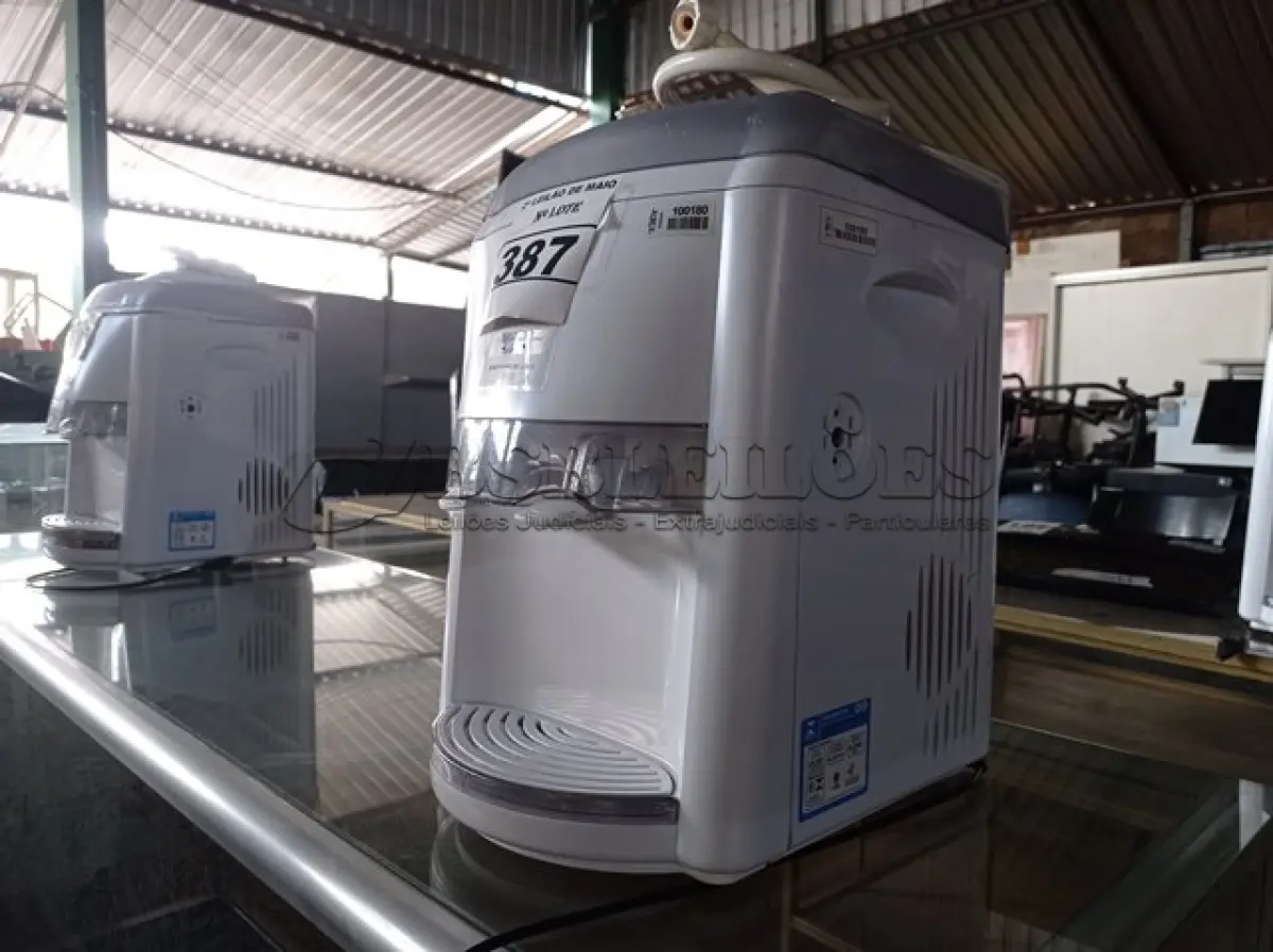 LOTE 387 - 01 BEBEDOURO PARA GARRAFÃO “ELETRÔNICO “MARCA LATINA 220V. (NO ESTADO) ATENÇÃO! FAZER A VISITAÇÃO ANTES DE ARREMATAR, NÃO SABEMOS SE FUNCIONA. LEILÃO NÃO TEM GARANTIA E NEM DEVOLUÇÃO, SUJEITO A POSSÍVEIS AVARIAS VISÍVEIS/OCULTAS E/OU AUSÊNCIA DE COMPONENTES.