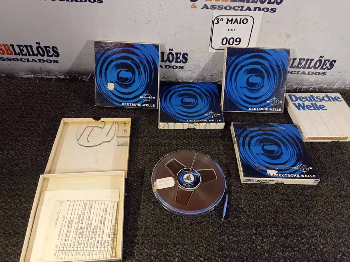LOTE 009 - 05 CARRETEIS COM FITAS PARA GRAVADOR DE ROLO. (NO ESTADO) ATENÇÃO! FAZER A VISITAÇÃO ANTES DE ARREMATAR, NÃO SABEMOS SE FUNCIONA. LEILÃO NÃO TEM GARANTIA E NEM DEVOLUÇÃO, SUJEITO A POSSÍVEIS AVARIAS VISÍVEIS/OCULTAS E/OU AUSÊNCIA DE COMPONENTES.