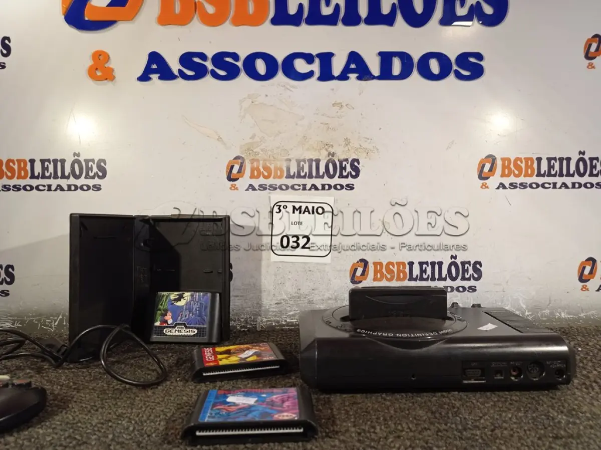 LOTE 032 - 01 CONSOLE MEGA DRIVE, 01 CONTROLE E 04 JOGOS MARCA GÊNESES. (NO ESTADO) ATENÇÃO! FAZER A VISITAÇÃO ANTES DE ARREMATAR, NÃO SABEMOS SE FUNCIONA. LEILÃO NÃO TEM GARANTIA E NEM DEVOLUÇÃO, SUJEITO A POSSÍVEIS AVARIAS VISÍVEIS/OCULTAS E/OU AUSÊNCIA DE COMPONENTES.
