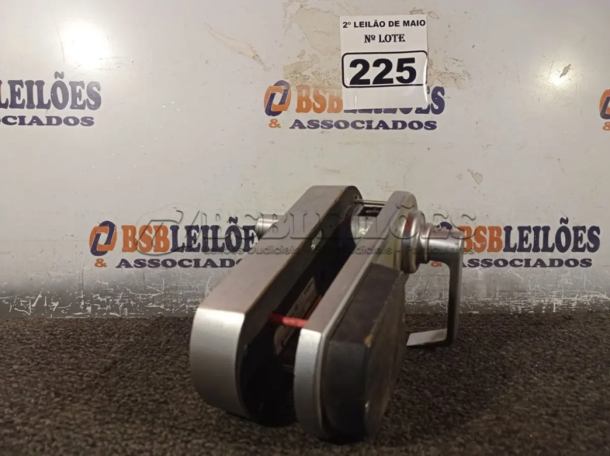 LOTE 225 - 01 FECHADURA ELETRÔNICA. (NO ESTADO) ATENÇÃO! FAZER A VISITAÇÃO ANTES DE ARREMATAR, NÃO SABEMOS SE FUNCIONA. LEILÃO NÃO TEM GARANTIA E NEM DEVOLUÇÃO, SUJEITO A POSSÍVEIS AVARIAS VISÍVEIS/OCULTAS E/OU AUSÊNCIA DE COMPONENTES.