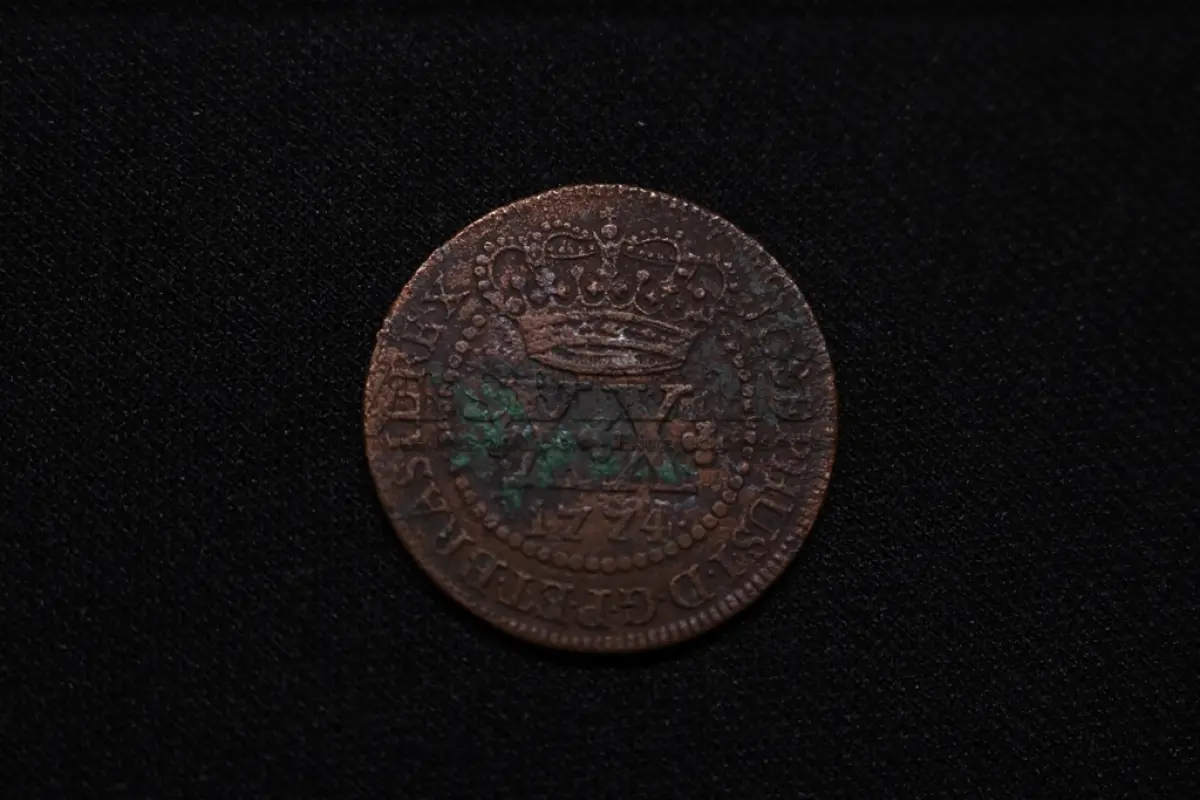 LOTE 043 - LOTE 43 – MOEDAS DO BRASIL COLÔNIA 	MOEDA	OBSERVAÇÕES 1.		Moeda XL Réis (1774)	1 unidade 2.		Moeda XX Réis (1774)	1 unidade 3.		Moeda XX Réis (1778)	1 unidade