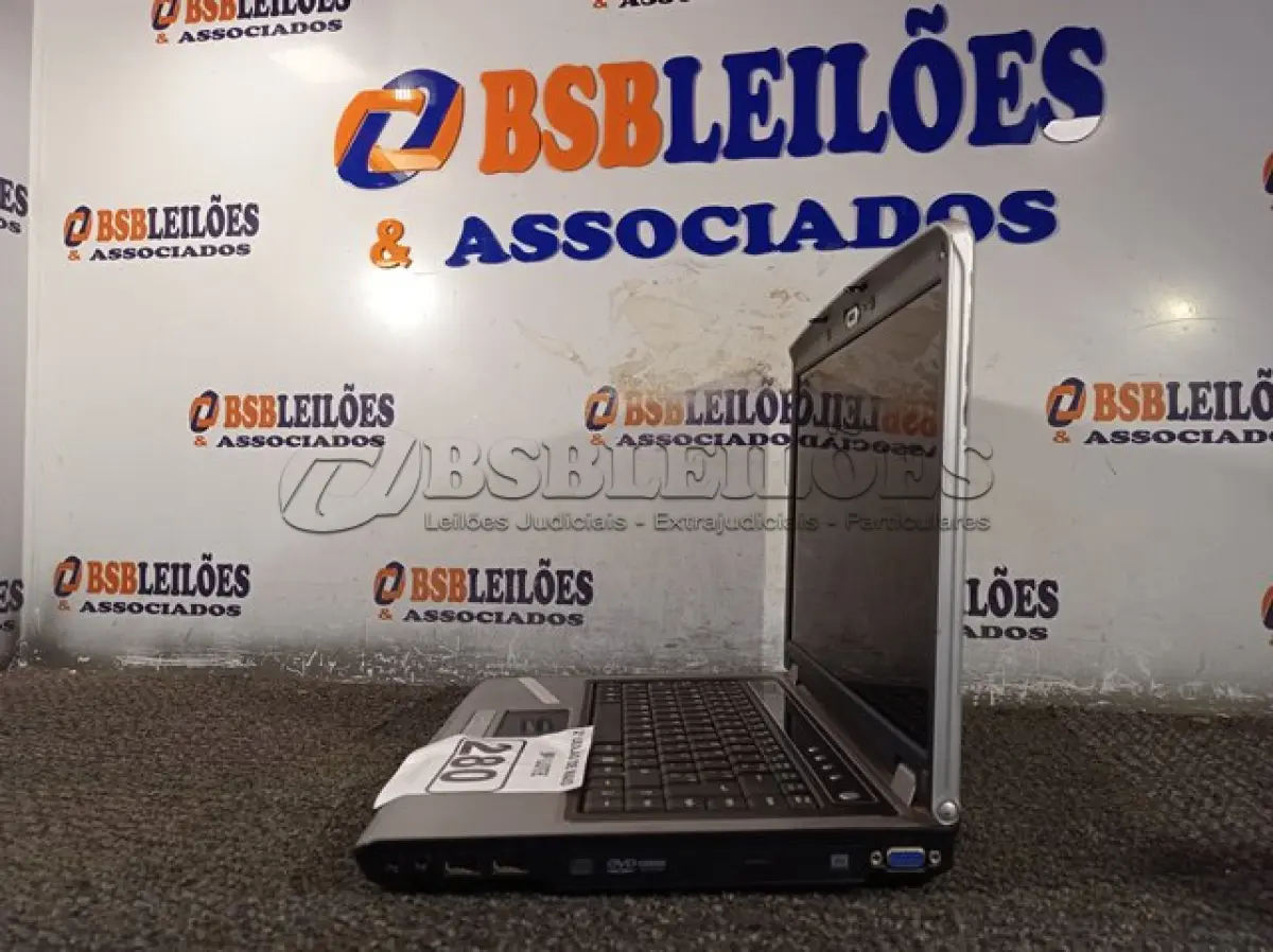 LOTE 280 - 01 NOTEBOOK MARCA VECTOR MODELO 6670. (NO ESTADO) ATENÇÃO! FAZER A VISITAÇÃO ANTES DE ARREMATAR, NÃO SABEMOS SE FUNCIONA. LEILÃO NÃO TEM GARANTIA E NEM DEVOLUÇÃO, SUJEITO A POSSÍVEIS AVARIAS VISÍVEIS/OCULTAS E/OU AUSÊNCIA DE COMPONENTES.