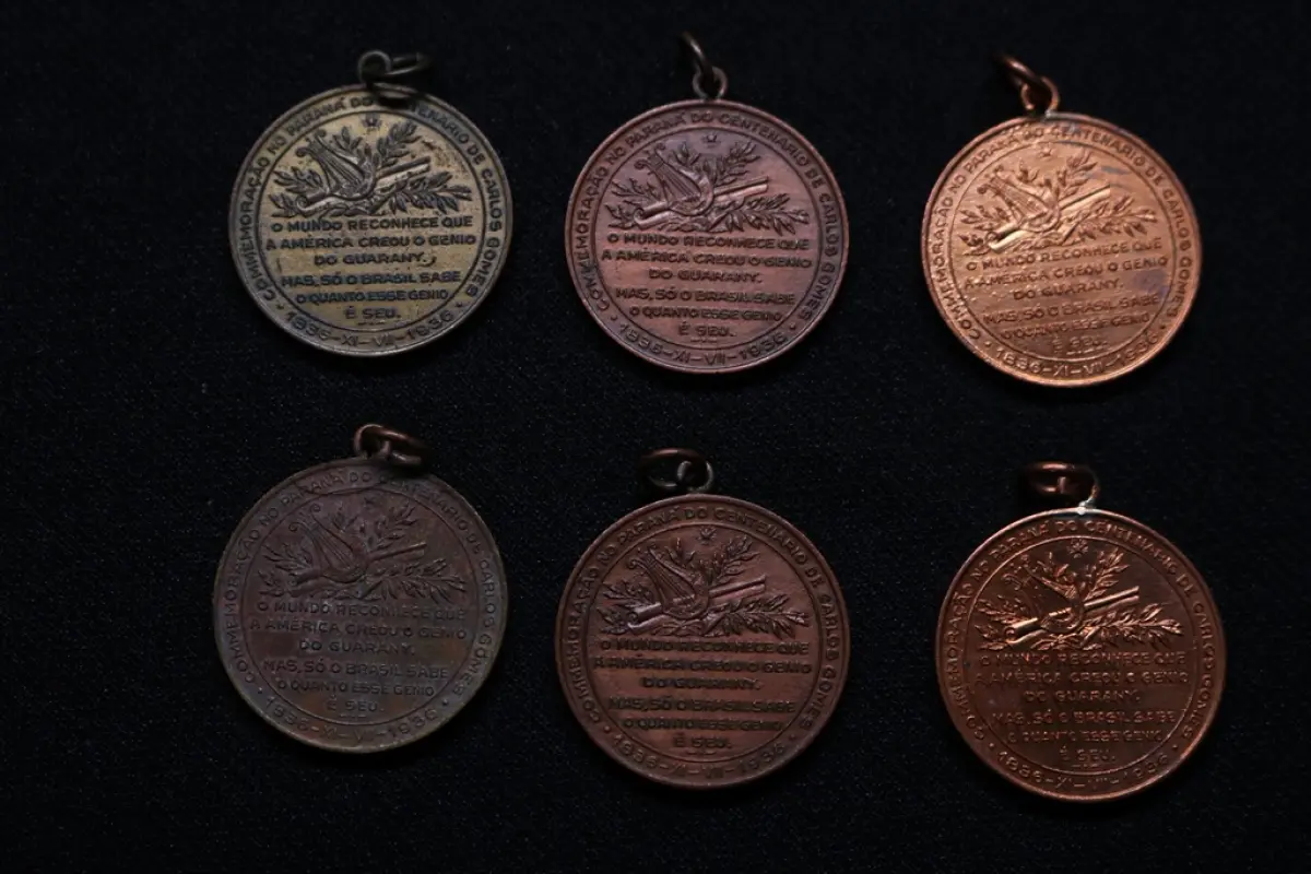 LOTE 029 - LOTE 29 – MEDALHAS MAESTRO CARLOS GOMES 	MEDALHA	OBSERVAÇÕES 1.		Centenário do Maestro Carlos Gomes. 1936 Gravador: José Peón	Bronzeada 2.		Centenário do Maestro Carlos Gomes. 1936 Gravador: José Peón	Bronzeada 3.		Centenário do Maestro Carlos Gomes. 1936 Gravador: José Peón	Acobreada 4.		Centenário do Maestro Carlos Gomes. 1936 Gravador: José Peón	Acobreada 5.		Centenário do Maestro Carlos Gomes. 1936 Gravador: José Peón	Dourada 6.		Centenário do Maestro Carlos Gomes. 1936Gravador: José Peón	Dourada