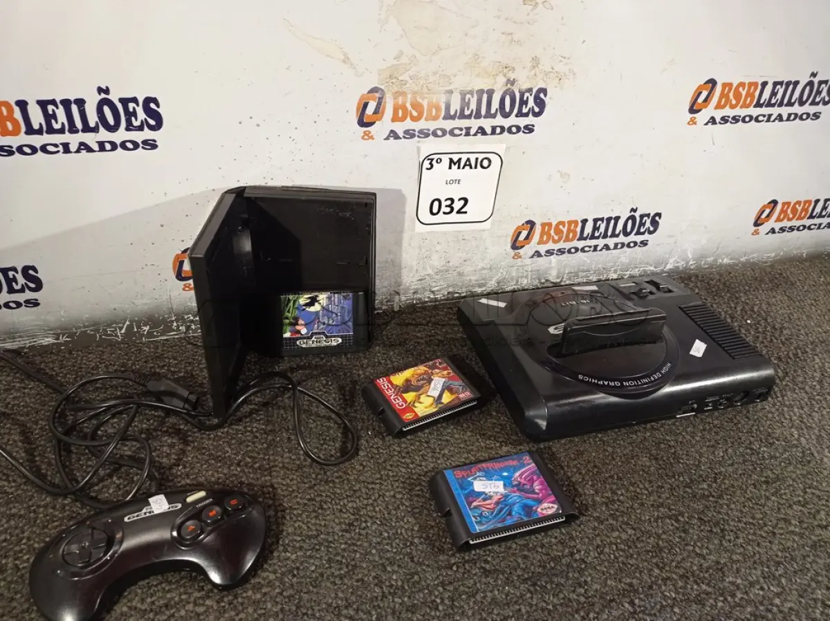 LOTE 032 - 01 CONSOLE MEGA DRIVE, 01 CONTROLE E 04 JOGOS MARCA GÊNESES. (NO ESTADO) ATENÇÃO! FAZER A VISITAÇÃO ANTES DE ARREMATAR, NÃO SABEMOS SE FUNCIONA. LEILÃO NÃO TEM GARANTIA E NEM DEVOLUÇÃO, SUJEITO A POSSÍVEIS AVARIAS VISÍVEIS/OCULTAS E/OU AUSÊNCIA DE COMPONENTES.