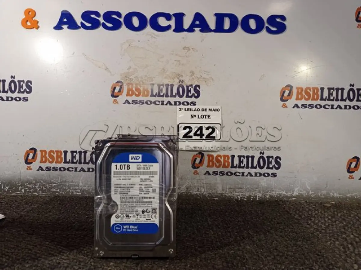 LOTE 242 - 10 HARD DISC MARCAS E MODELOS DIVERSOS. (NO ESTADO) ATENÇÃO! FAZER A VISITAÇÃO ANTES DE ARREMATAR, NÃO SABEMOS SE FUNCIONA. LEILÃO NÃO TEM GARANTIA E NEM DEVOLUÇÃO, SUJEITO A POSSÍVEIS AVARIAS VISÍVEIS/OCULTAS E/OU AUSÊNCIA DE COMPONENTES.
