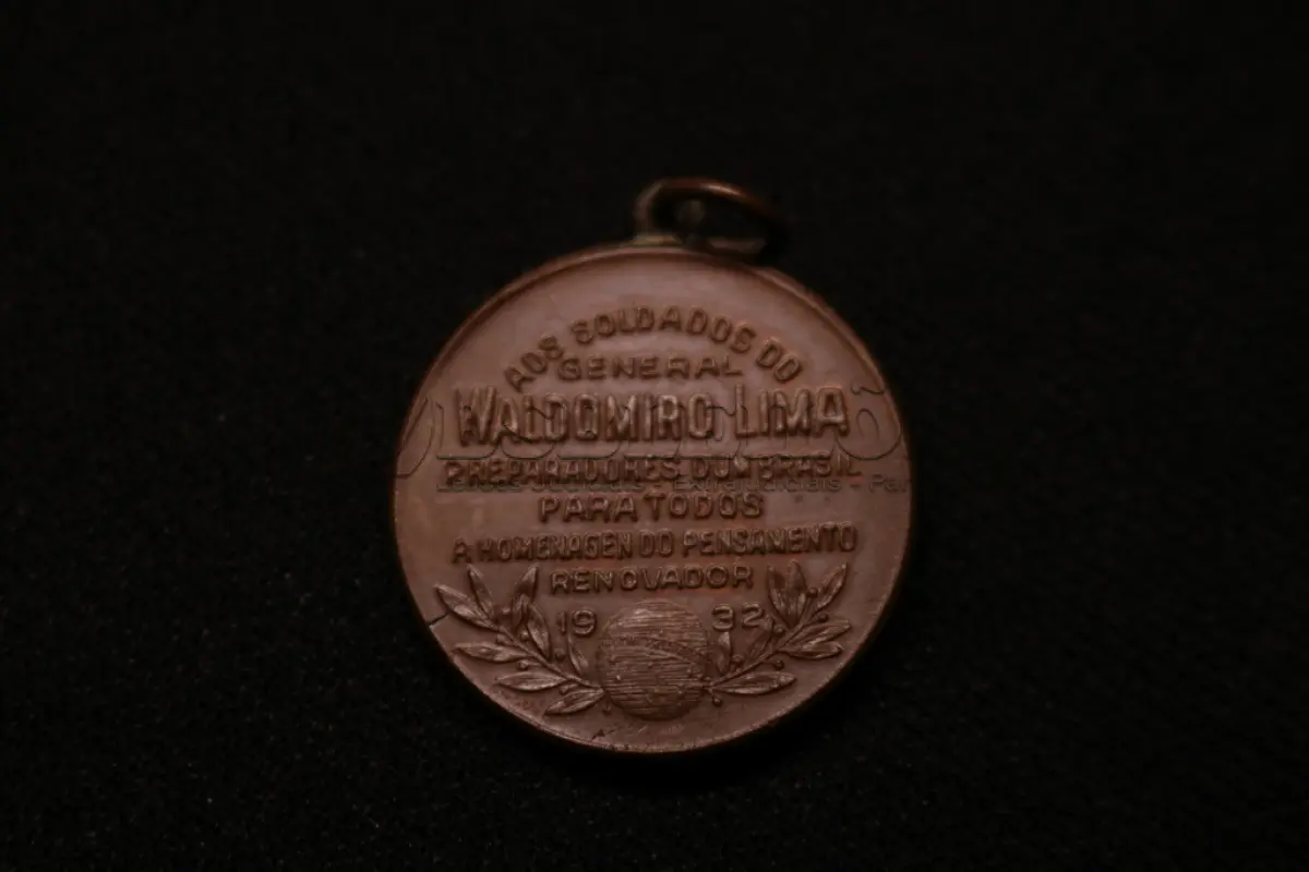 LOTE 042 - LOTE 42 – MEDALHAS DA REVOLUÇÃO DE 1932 	MEDALHA	OBSERVAÇÕES 1.		Medalhão – Soldados do General Waldomiro Lima. 1932. Gravador: José Peón.	Prateada 2.		Medalhão – Soldados do General Waldomiro Lima. 1932. Gravador: José Peón.	Prateada 3.		Medalhão – Soldados do General Waldomiro Lima. 1932. Gravador: José Peón.	Bronze 4.		Medalha Comemorativa da Campanha de 1932. Gravador: José Peón.	Acobreada – envelope da coleção Julio Estrella Moreira