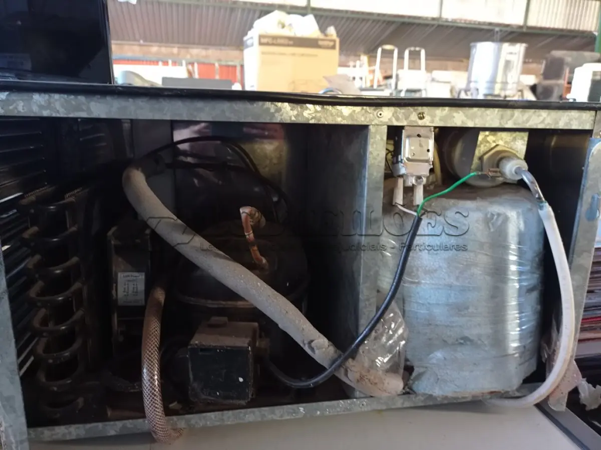 LOTE 211 - 01 BEBEDOURO DE PAREDE EM AÇO INOX MARCA LÍDER 127V. (NO ESTADO) ATENÇÃO! FAZER A VISITAÇÃO ANTES DE ARREMATAR, NÃO SABEMOS SE FUNCIONA. LEILÃO NÃO TEM GARANTIA E NEM DEVOLUÇÃO, SUJEITO A POSSÍVEIS AVARIAS VISÍVEIS/OCULTAS E/OU AUSÊNCIA DE COMPONENTES.