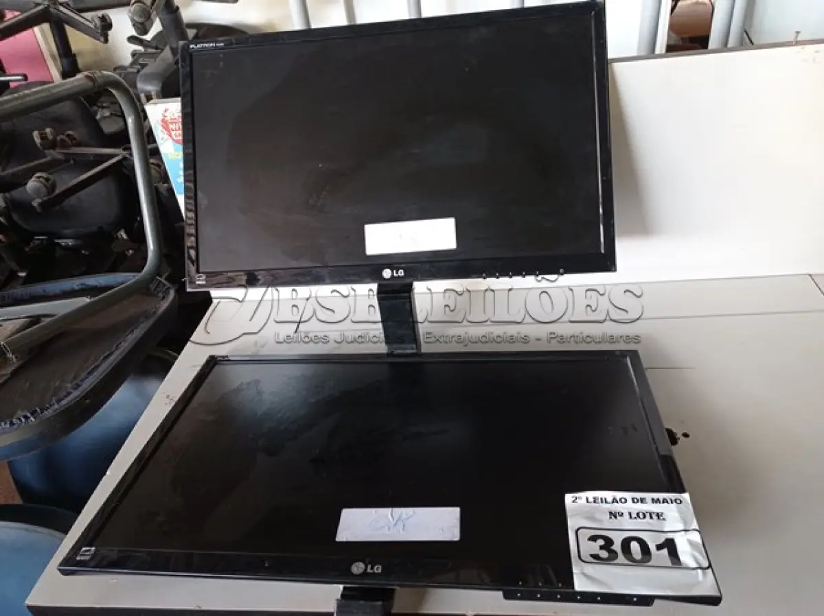LOTE 301 - 02 MONITORES MARCAS LG MODELOS FLATROM E2360V-PN/E2260V-PN. (NO ESTADO) ATENÇÃO! FAZER A VISITAÇÃO ANTES DE ARREMATAR, NÃO SABEMOS SE FUNCIONA. LEILÃO NÃO TEM GARANTIA E NEM DEVOLUÇÃO, SUJEITO A POSSÍVEIS AVARIAS VISÍVEIS/OCULTAS E/OU AUSÊNCIA DE COMPONENTES.