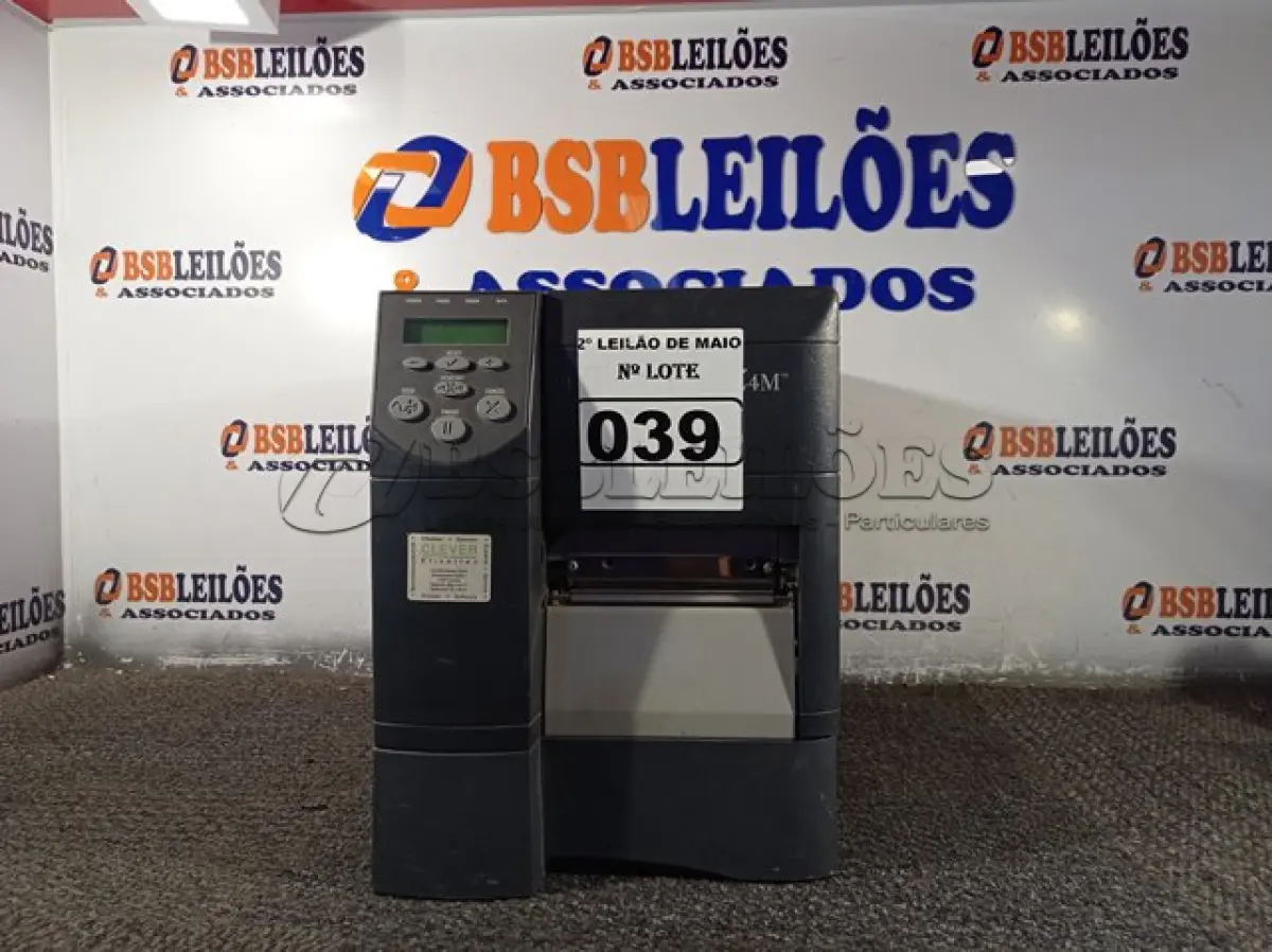 LOTE 039 - 01 IMPRESSORA DE ETIQUETAS MARCA ZEBRA. (NO ESTADO) ATENÇÃO! FAZER A VISITAÇÃO ANTES DE ARREMATAR, NÃO SABEMOS SE FUNCIONA. LEILÃO NÃO TEM GARANTIA E NEM DEVOLUÇÃO, SUJEITO A POSSÍVEIS AVARIAS VISÍVEIS/OCULTAS E/OU AUSÊNCIA DE COMPONENTES.