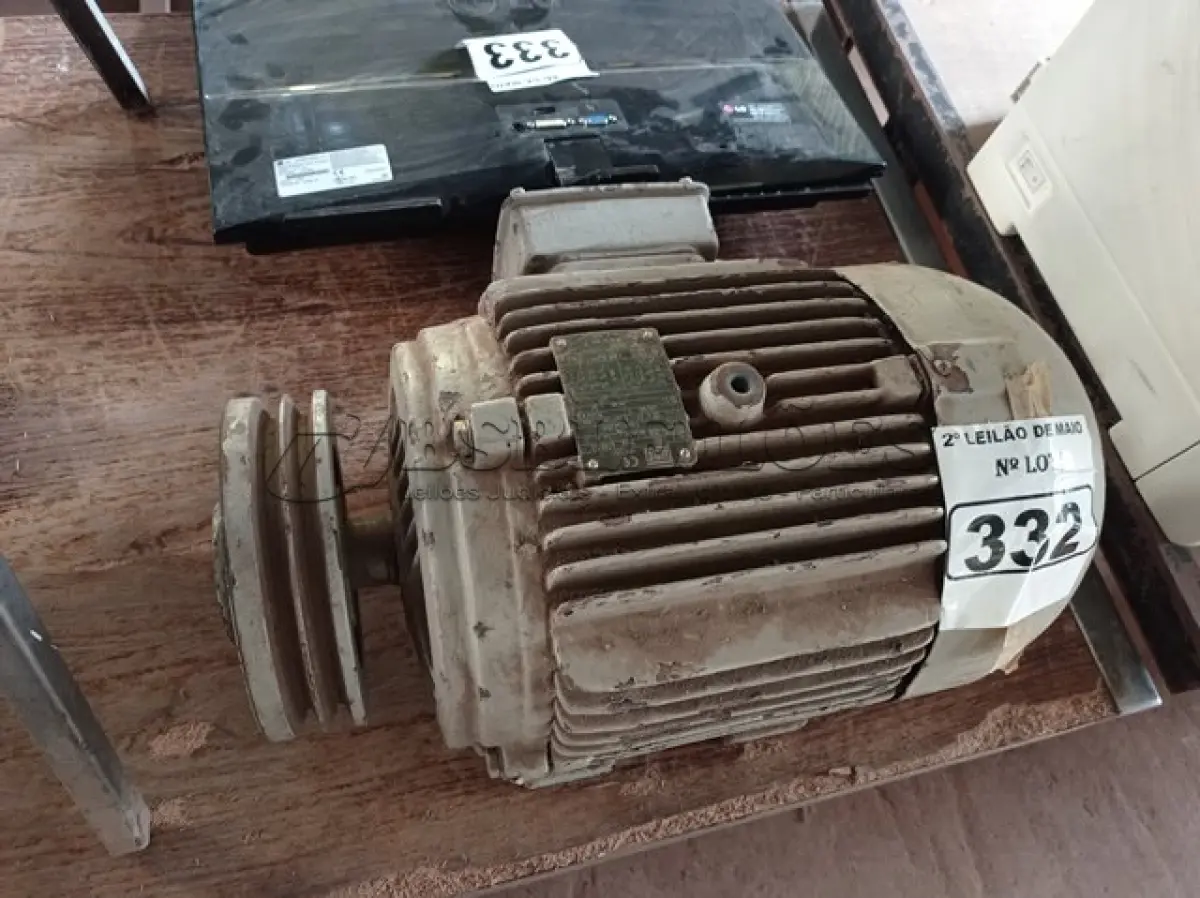 LOTE 332 - 01 MOTOR DE INDUÇÃO-GAIOLA MARCA WEG, 7,5CV, 3510RPM 220/380V. (NO ESTADO) ATENÇÃO! FAZER A VISITAÇÃO ANTES DE ARREMATAR, NÃO SABEMOS SE FUNCIONA. LEILÃO NÃO TEM GARANTIA E NEM DEVOLUÇÃO, SUJEITO A POSSÍVEIS AVARIAS VISÍVEIS/OCULTAS E/OU AUSÊNCIA DE COMPONENTES.