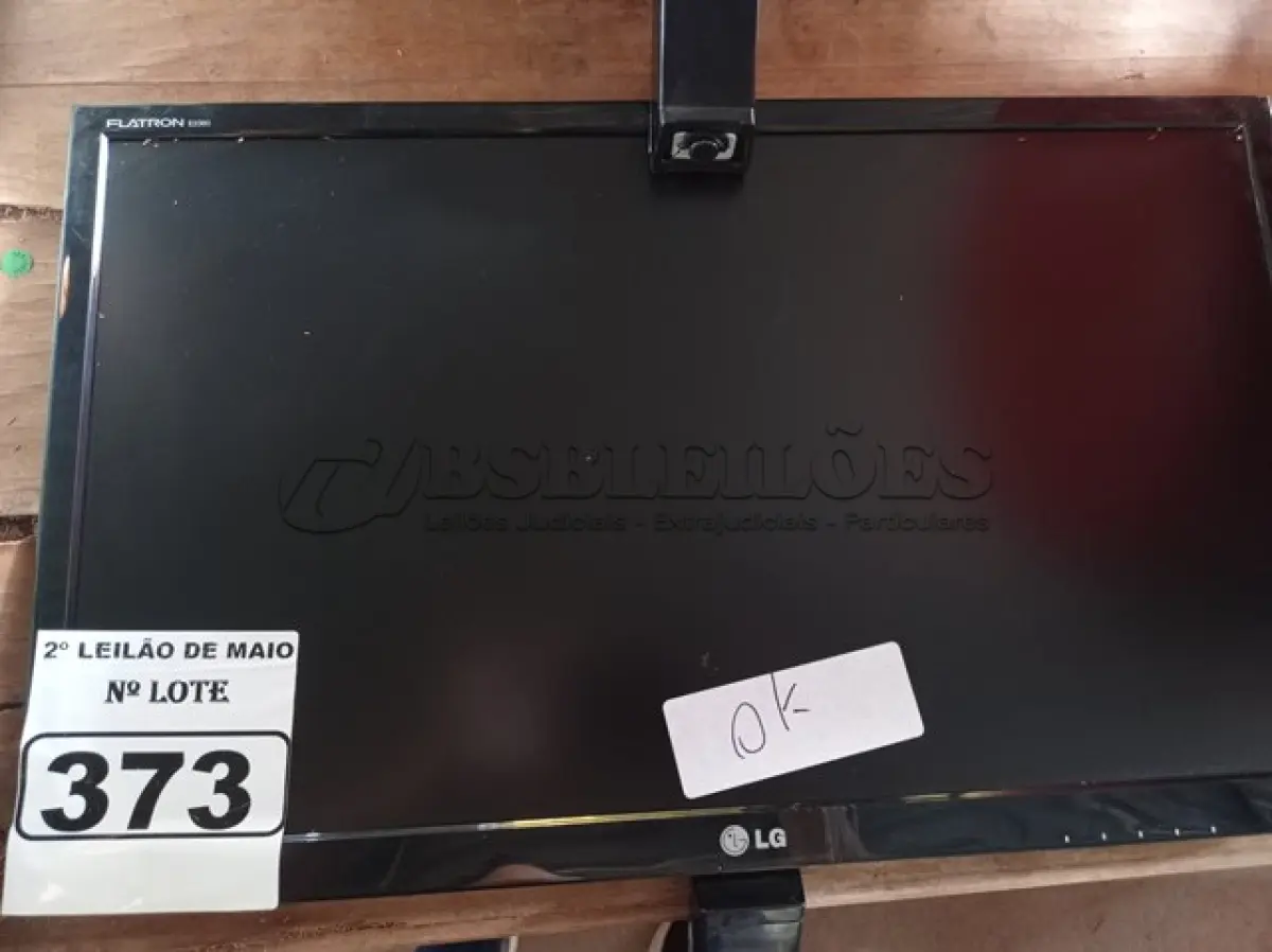 LOTE 373 - 02 MONITORES MARCAS LG MODELOS FLATROM E2360V-PN/E2260V-PN. (NO ESTADO) ATENÇÃO! FAZER A VISITAÇÃO ANTES DE ARREMATAR, NÃO SABEMOS SE FUNCIONA. LEILÃO NÃO TEM GARANTIA E NEM DEVOLUÇÃO, SUJEITO A POSSÍVEIS AVARIAS VISÍVEIS/OCULTAS E/OU AUSÊNCIA DE COMPONENTES.