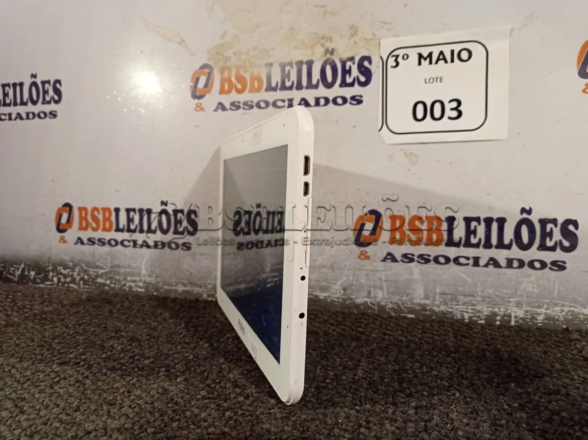 LOTE 003 - 1 WORKTAB Q10 SEM CARREGADOR MARCA PHILCO. (NO ESTADO) ATENÇÃO! FAZER A VISITAÇÃO ANTES DE ARREMATAR, NÃO SABEMOS SE FUNCIONA. LEILÃO NÃO TEM GARANTIA E NEM DEVOLUÇÃO, SUJEITO A POSSÍVEIS AVARIAS VISÍVEIS/OCULTAS E/OU AUSÊNCIA DE COMPONENTES.
