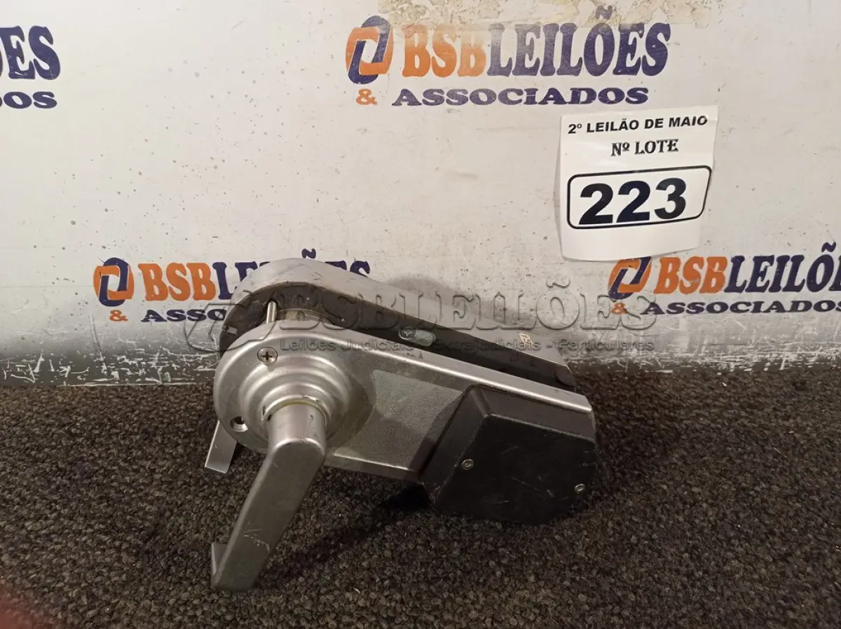 LOTE 223 - 01 FECHADURA ELETRÔNICA. (NO ESTADO) ATENÇÃO! FAZER A VISITAÇÃO ANTES DE ARREMATAR, NÃO SABEMOS SE FUNCIONA. LEILÃO NÃO TEM GARANTIA E NEM DEVOLUÇÃO, SUJEITO A POSSÍVEIS AVARIAS VISÍVEIS/OCULTAS E/OU AUSÊNCIA DE COMPONENTES.