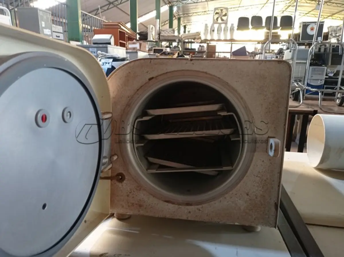 LOTE 391 - 01 AUTOCLAVE MARCA CRISTOFOLI MODELO VITALI21 220V.  (NO ESTADO) ATENÇÃO! FAZER A VISITAÇÃO ANTES DE ARREMATAR, NÃO SABEMOS SE FUNCIONA. LEILÃO NÃO TEM GARANTIA E NEM DEVOLUÇÃO, SUJEITO A POSSÍVEIS AVARIAS VISÍVEIS/OCULTAS E/OU AUSÊNCIA DE COMPONENTES.
