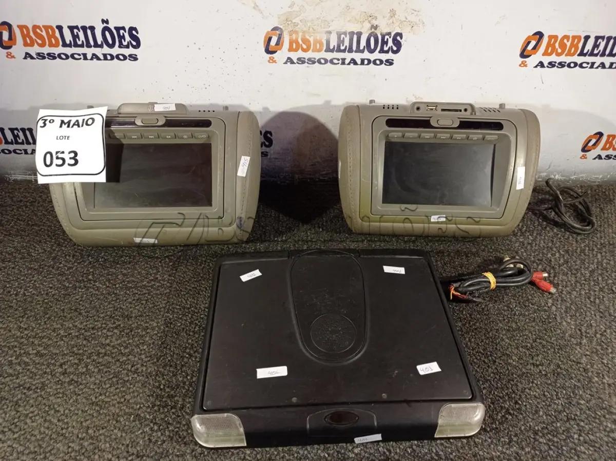 LOTE 053 - 02 ENCOSTOS COM MONITOR/USB PARA CARRO E 01 TV MULTIMÍDIA COM AVARIAS. (NO ESTADO) ATENÇÃO! FAZER A VISITAÇÃO ANTES DE ARREMATAR, NÃO SABEMOS SE FUNCIONA. LEILÃO NÃO TEM GARANTIA E NEM DEVOLUÇÃO, SUJEITO A POSSÍVEIS AVARIAS VISÍVEIS/OCULTAS E/OU AUSÊNCIA DE COMPONENTES.