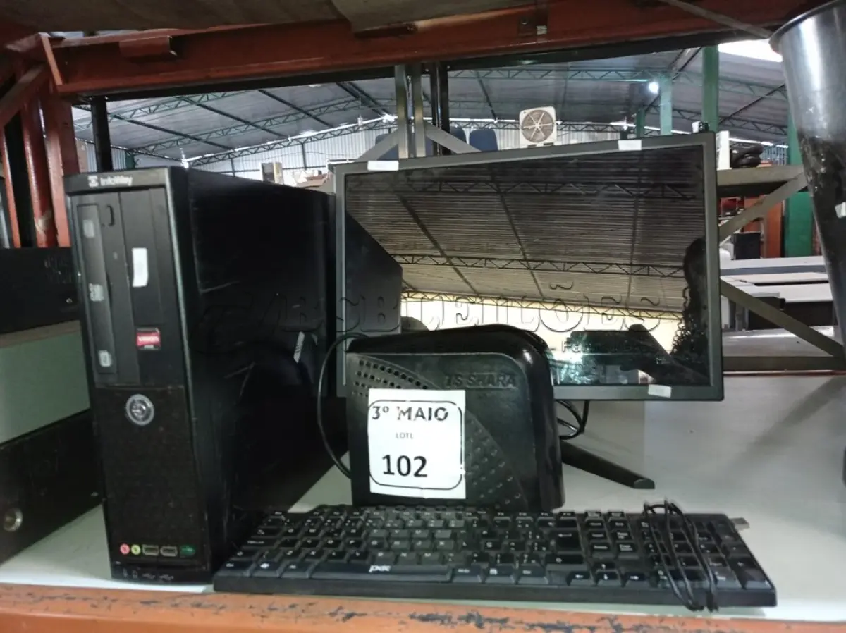 LOTE 102 - 01 CPU, 01 MONITOR, 01 ESTABILIZADOR E 01 TECLADO. (NO ESTADO) ATENÇÃO! FAZER A VISITAÇÃO ANTES DE ARREMATAR, NÃO SABEMOS SE FUNCIONA. LEILÃO NÃO TEM GARANTIA E NEM DEVOLUÇÃO, SUJEITO A POSSÍVEIS AVARIAS VISÍVEIS/OCULTAS E/OU AUSÊNCIA DE COMPONENTES.