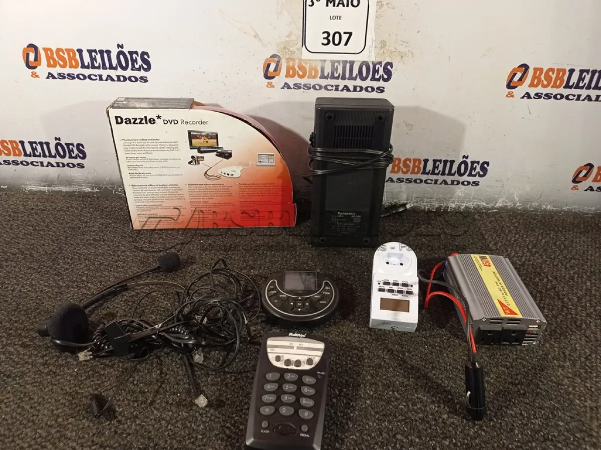 LOTE 307 - 01 DVD DAZZLE RECORDER, 01 CHARGER BQ-500 MARCA PANASONIC, 01 CONVERSOR DE ENERGIA, 01 APARELHO OPERADOR COM 1 FONE E 01 TOMADA TIMER DIGITAL. (NO ESTADO) ATENÇÃO! FAZER A VISITAÇÃO ANTES DE ARREMATAR, NÃO SABEMOS SE FUNCIONA. LEILÃO NÃO TEM GARANTIA E NEM DEVOLUÇÃO, SUJEITO A POSSÍVEIS AVARIAS VISÍVEIS/OCULTAS E/OU AUSÊNCIA DE COMPONENTES.