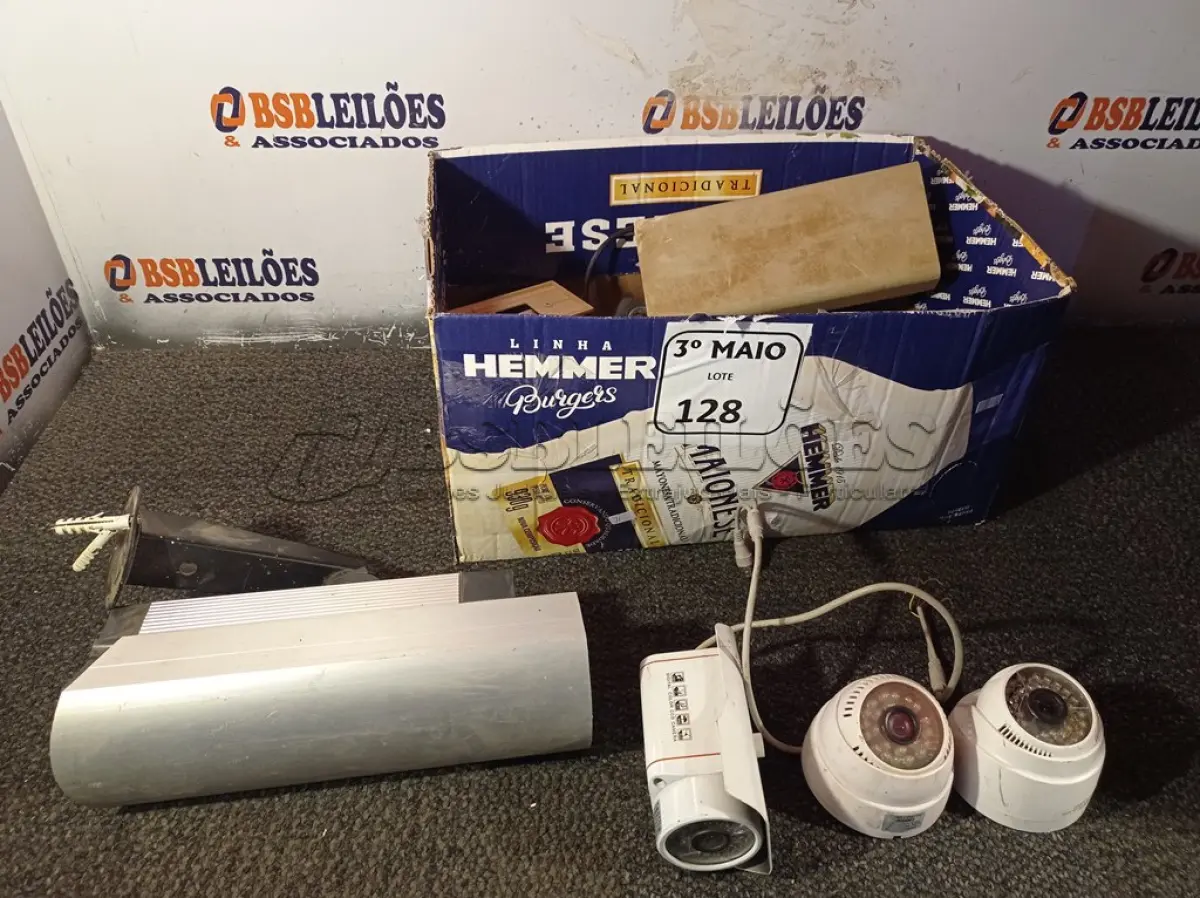 LOTE 128 - 01 LOTE COM VÁRIAS CÂMERAS DE SEGURANÇA MARCAS E MODELOS DIVERSOS. (NO ESTADO) ATENÇÃO! FAZER A VISITAÇÃO ANTES DE ARREMATAR, NÃO SABEMOS SE FUNCIONA. LEILÃO NÃO TEM GARANTIA E NEM DEVOLUÇÃO, SUJEITO A POSSÍVEIS AVARIAS VISÍVEIS/OCULTAS E/OU AUSÊNCIA DE COMPONENTES.