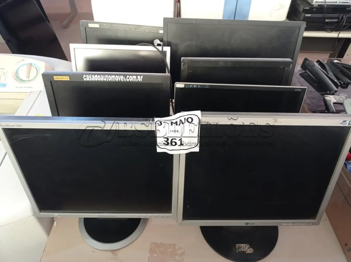 LOTE 361 - 08 MONITORES LCD MARCAS E MODELOS DIVERSOS. (NO ESTADO) ATENÇÃO! FAZER A VISITAÇÃO ANTES DE ARREMATAR, NÃO SABEMOS SE FUNCIONA. LEILÃO NÃO TEM GARANTIA E NEM DEVOLUÇÃO, SUJEITO A POSSÍVEIS AVARIAS VISÍVEIS/OCULTAS E/OU AUSÊNCIA DE COMPONENTES.