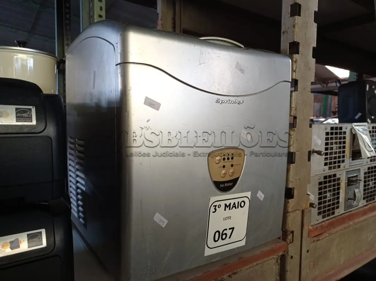 LOTE 067 - 01 MÁQUINA DE FAZER GELO MARCA SPRINGER 220V. (NO ESTADO) ATENÇÃO! FAZER A VISITAÇÃO ANTES DE ARREMATAR, NÃO SABEMOS SE FUNCIONA. LEILÃO NÃO TEM GARANTIA E NEM DEVOLUÇÃO, SUJEITO A POSSÍVEIS AVARIAS VISÍVEIS/OCULTAS E/OU AUSÊNCIA DE COMPONENTES.