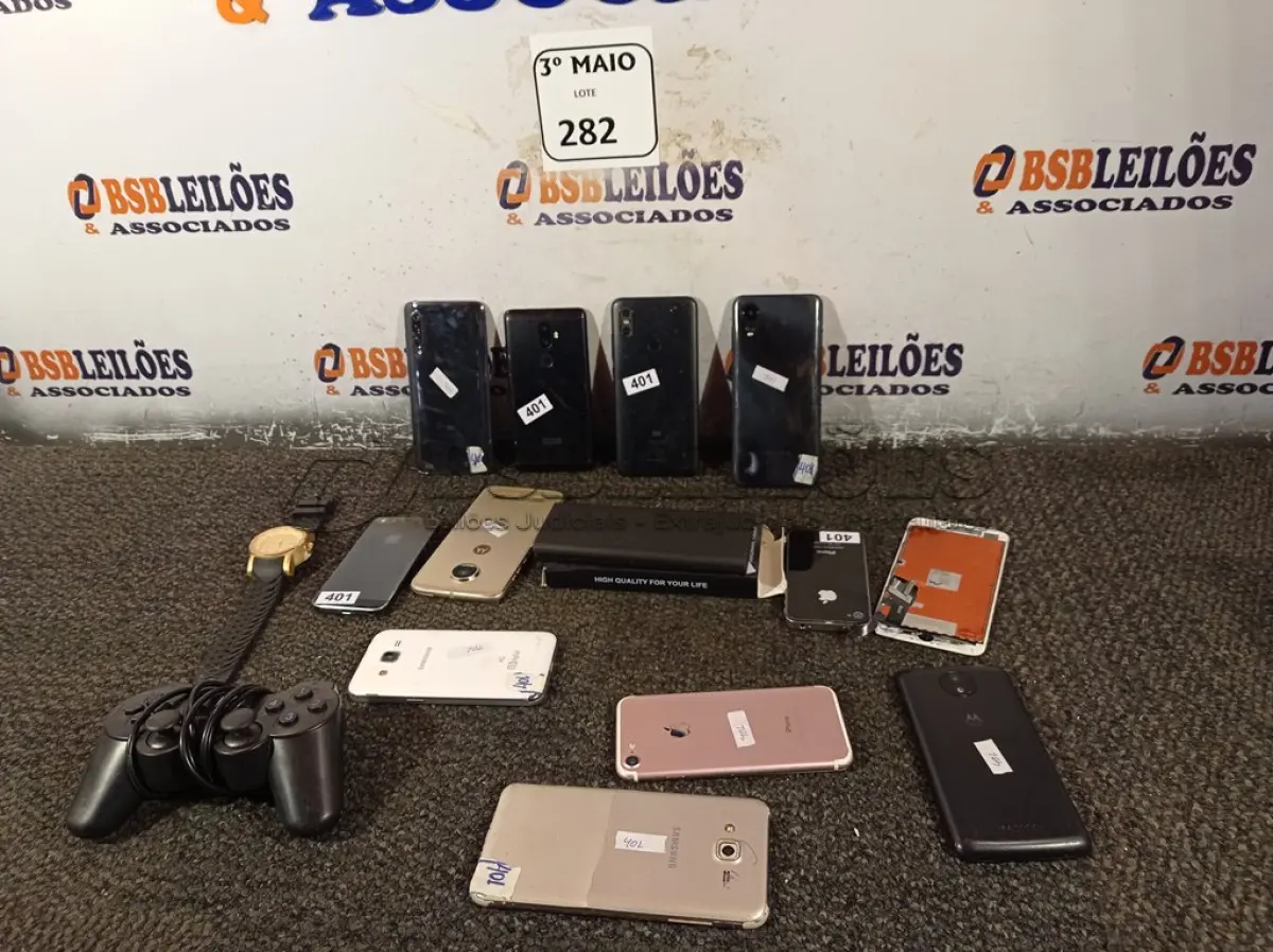 LOTE 282 - 10 CELULARES PARA RETIRADA DE PEÇAS, 01 RELÓGIO DE PULSO E 01 CONTROLE REMOTO. (NO ESTADO) ATENÇÃO! FAZER A VISITAÇÃO ANTES DE ARREMATAR, NÃO SABEMOS SE FUNCIONA. LEILÃO NÃO TEM GARANTIA E NEM DEVOLUÇÃO, SUJEITO A POSSÍVEIS AVARIAS VISÍVEIS/OCULTAS E/OU AUSÊNCIA DE COMPONENTES.