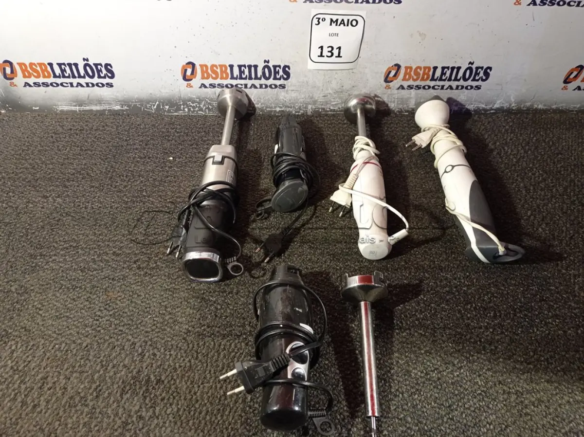 LOTE 131 - 05 MIX SENDO 01 INCOMPLETO. (NO ESTADO) ATENÇÃO! FAZER A VISITAÇÃO ANTES DE ARREMATAR, NÃO SABEMOS SE FUNCIONA. LEILÃO NÃO TEM GARANTIA E NEM DEVOLUÇÃO, SUJEITO A POSSÍVEIS AVARIAS VISÍVEIS/OCULTAS E/OU AUSÊNCIA DE COMPONENTES.