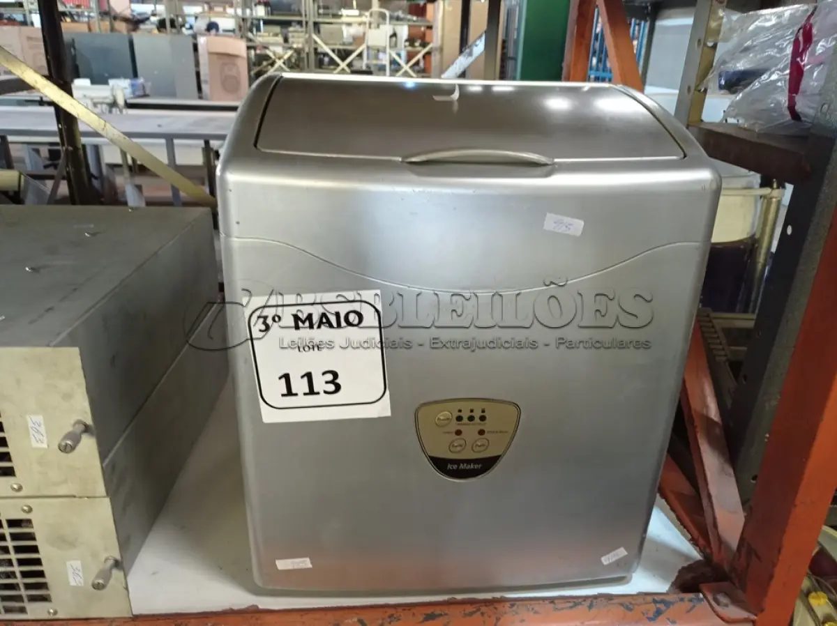 LOTE 113 - 01 MÁQUINA DE FAZER GELO MARCA SPRINGER 220V. (NO ESTADO) ATENÇÃO! FAZER A VISITAÇÃO ANTES DE ARREMATAR, NÃO SABEMOS SE FUNCIONA. LEILÃO NÃO TEM GARANTIA E NEM DEVOLUÇÃO, SUJEITO A POSSÍVEIS AVARIAS VISÍVEIS/OCULTAS E/OU AUSÊNCIA DE COMPONENTES.