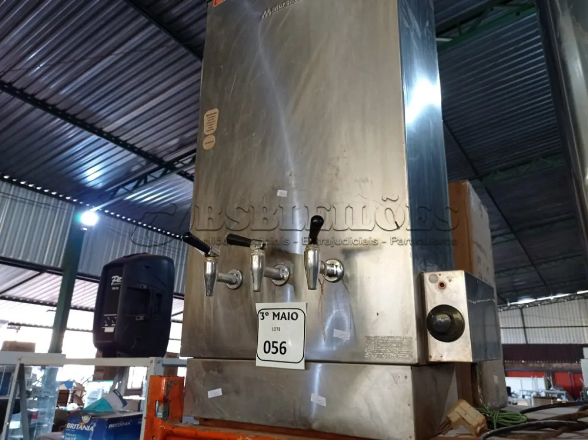LOTE 056 - 01 CAFETEIRA INDUSTRIAL ELÉTRICA EM INOX. (NO ESTADO) ATENÇÃO! FAZER A VISITAÇÃO ANTES DE ARREMATAR, NÃO SABEMOS SE FUNCIONA. LEILÃO NÃO TEM GARANTIA E NEM DEVOLUÇÃO, SUJEITO A POSSÍVEIS AVARIAS VISÍVEIS/OCULTAS E/OU AUSÊNCIA DE COMPONENTES.