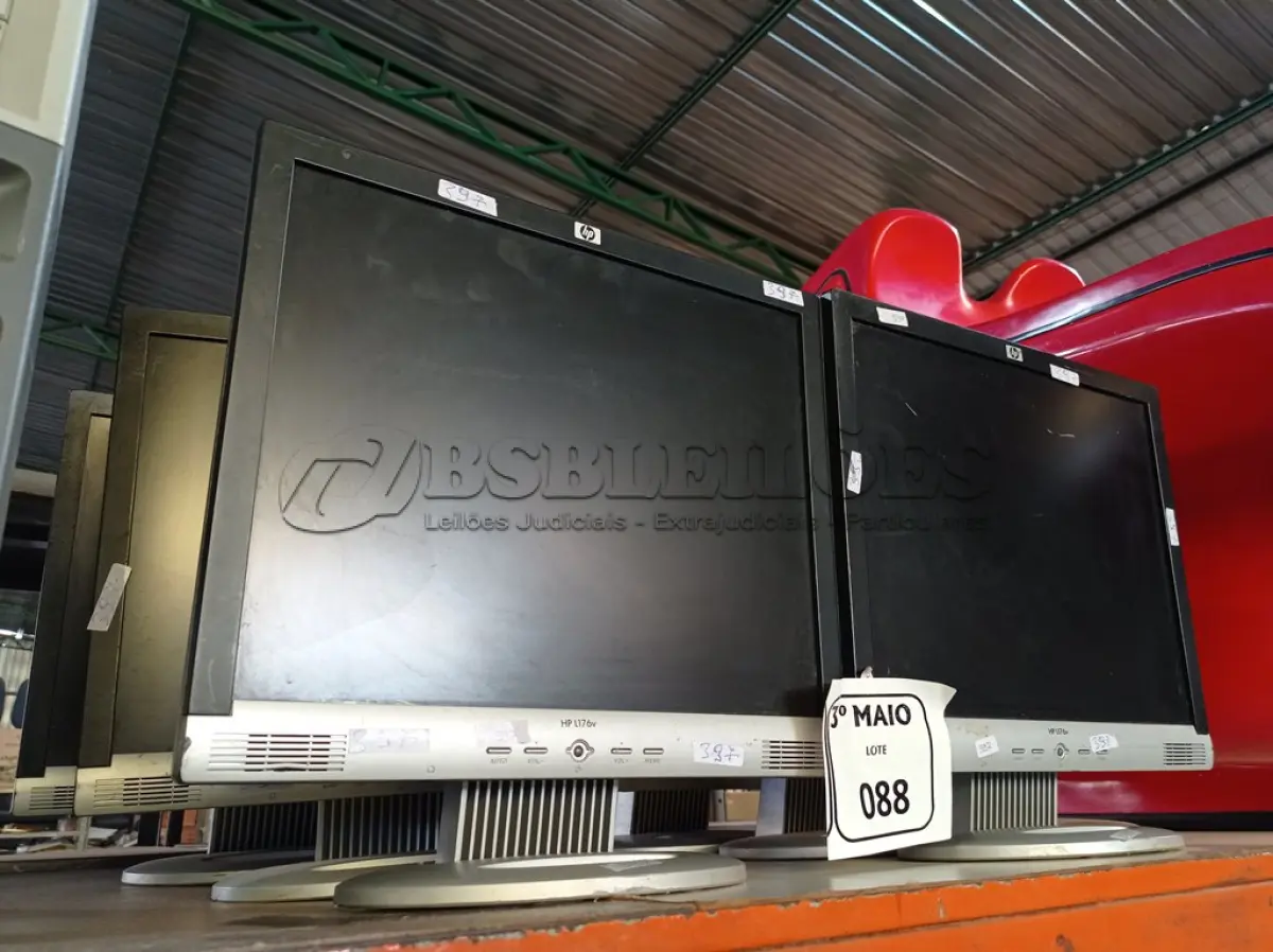 LOTE 088 - 01 LOTE COM 07 MONITORES PARA RETIRADA. (NO ESTADO) ATENÇÃO! FAZER A VISITAÇÃO ANTES DE ARREMATAR, NÃO SABEMOS SE FUNCIONA. LEILÃO NÃO TEM GARANTIA E NEM DEVOLUÇÃO, SUJEITO A POSSÍVEIS AVARIAS VISÍVEIS/OCULTAS E/OU AUSÊNCIA DE COMPONENTES.