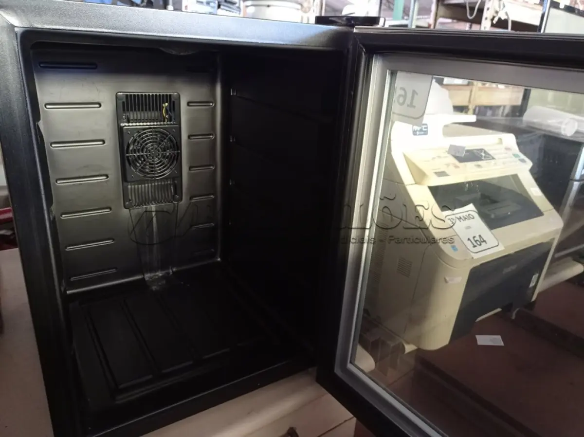 LOTE 165 - 01 ADEGA CLIMATIZADA 48L MODELO: T20T MARCA TOCAVE 220V. (NO ESTADO) ATENÇÃO! FAZER A VISITAÇÃO ANTES DE ARREMATAR, NÃO SABEMOS SE FUNCIONA. LEILÃO NÃO TEM GARANTIA E NEM DEVOLUÇÃO, SUJEITO A POSSÍVEIS AVARIAS VISÍVEIS/OCULTAS E/OU AUSÊNCIA DE COMPONENTES.